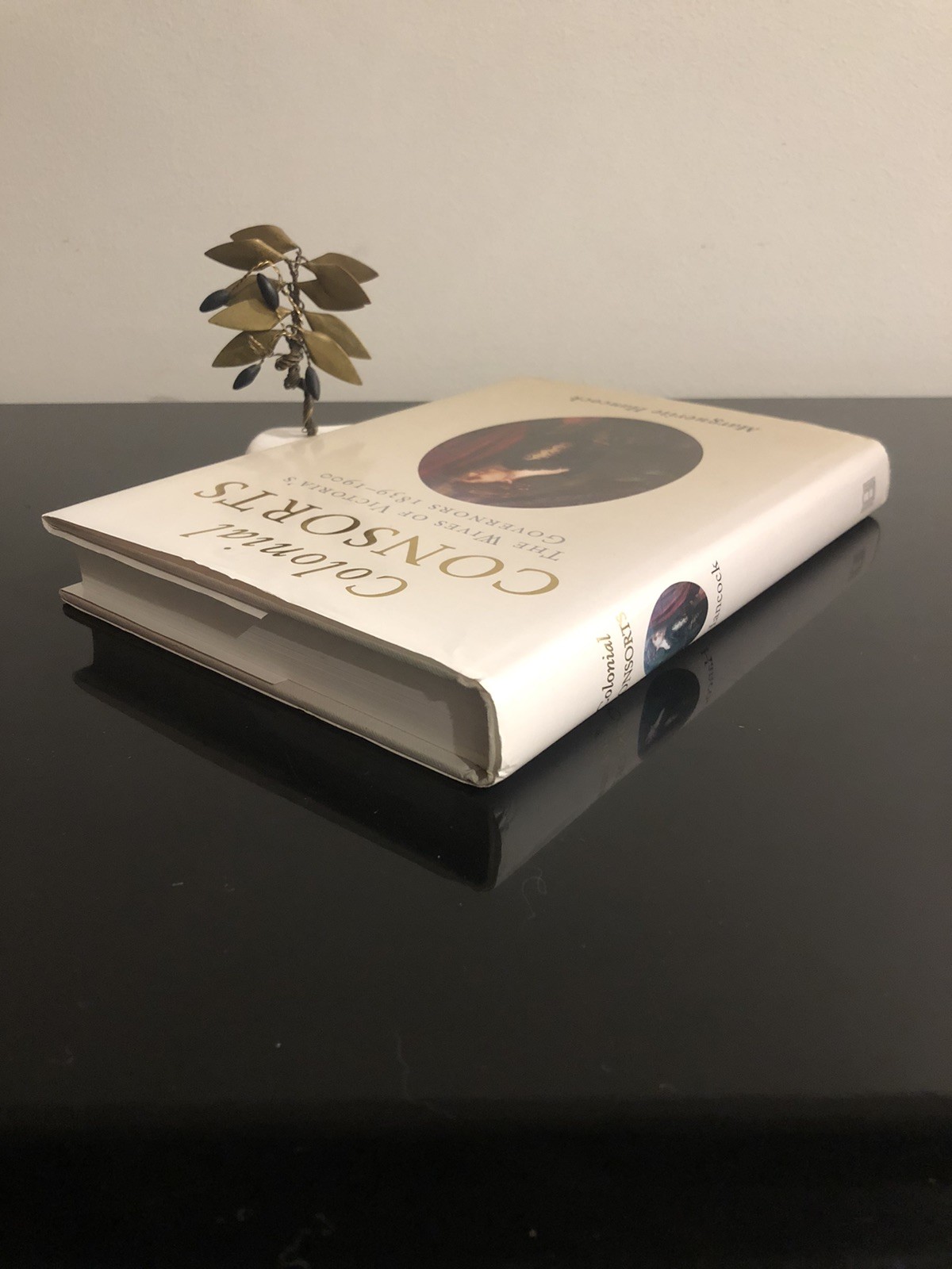 Signed Copy M.Hancock Colonial Consorts Lim.Ed. 37/1250 MUP 2001 HC DJ LN 🇦🇺