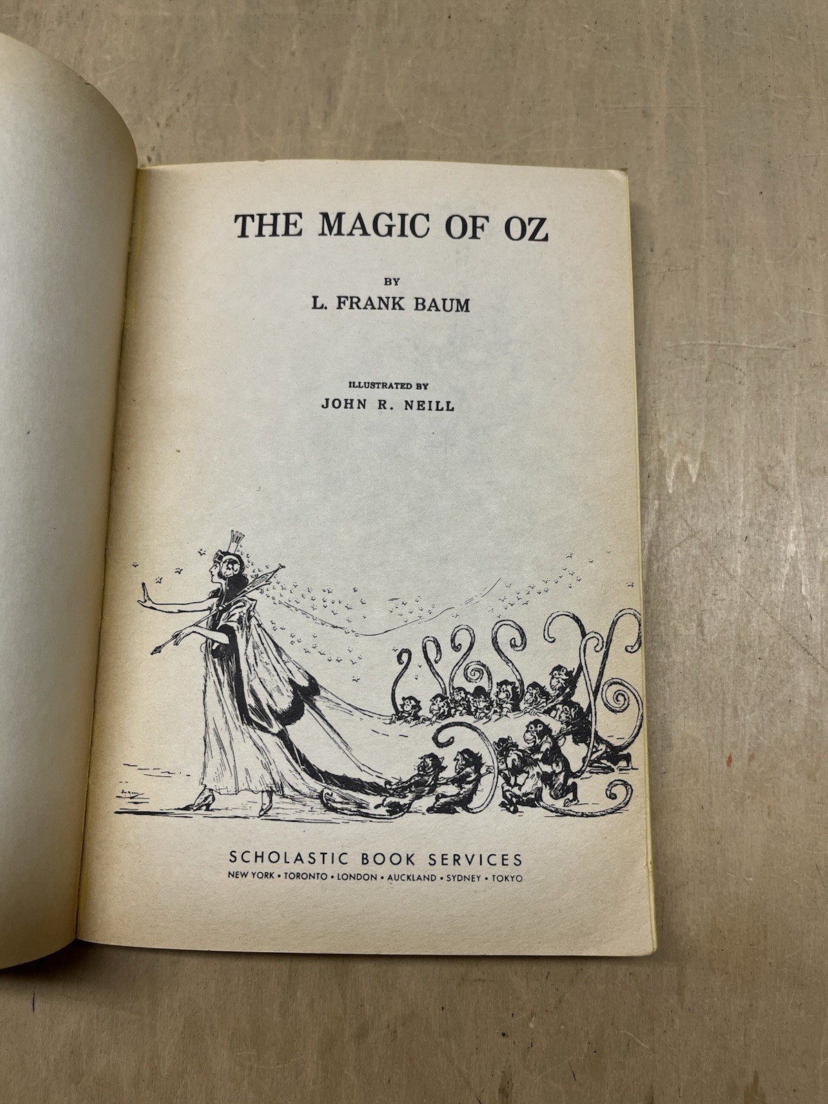The Wizard Of Oz 4 Book Lot Magic Of Oz, Tinman, Dorothy, + The Wizard Of Oz