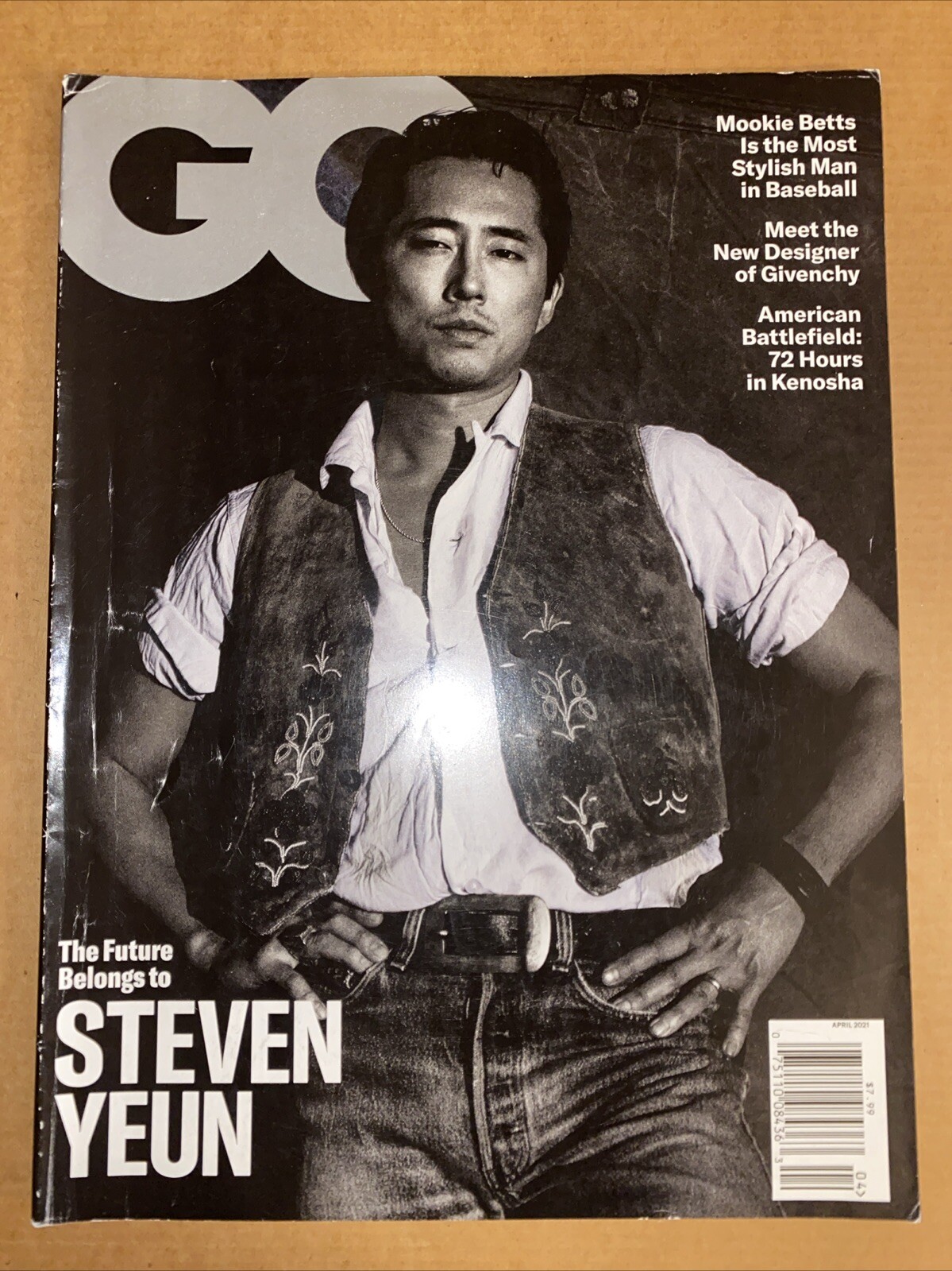 GQ Gentlemens Quarterly Magazine APRIL 2021 STEVEN YEUN 92 PAGES FREE SHIPPING