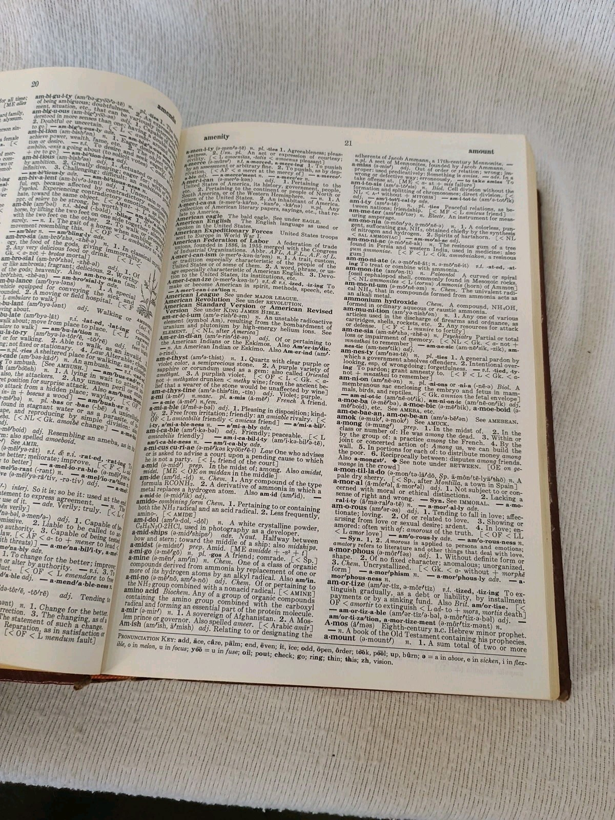 Funk & Wagnalls Standard Desk Dictionary 1974 Hardcover 880 Pages