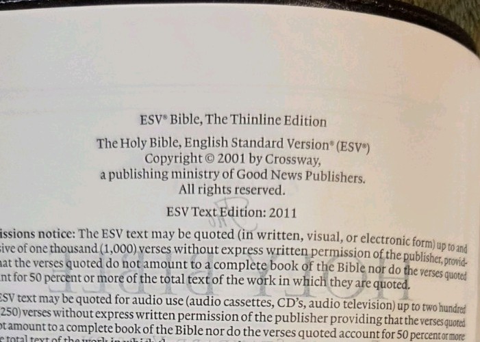 ESV Bible Thinline Edition Crossway 2011 Like New