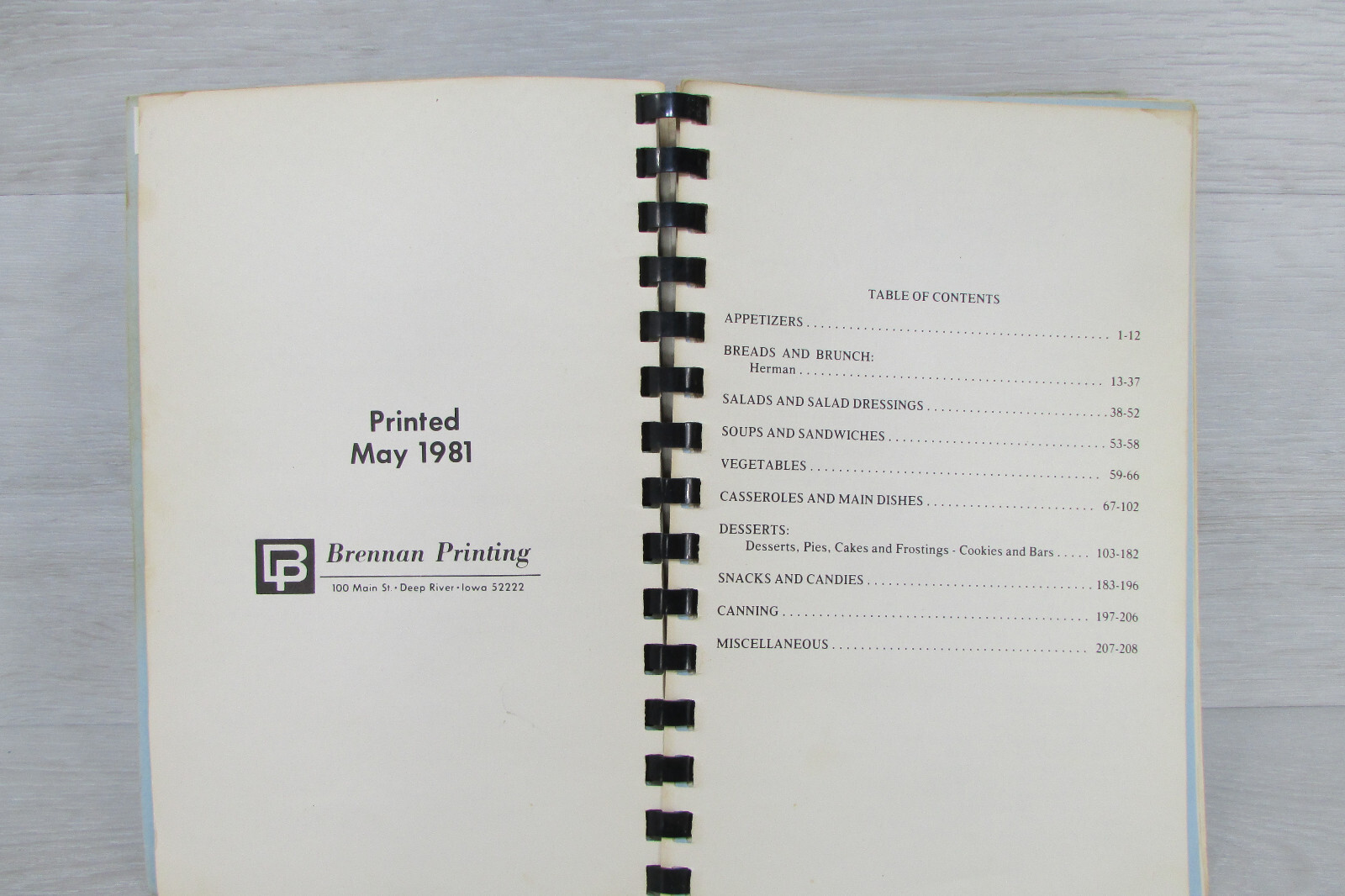 Country Cookin’ Compiled by Jaycee Ettes Belle Plaine 1981 210 Pages