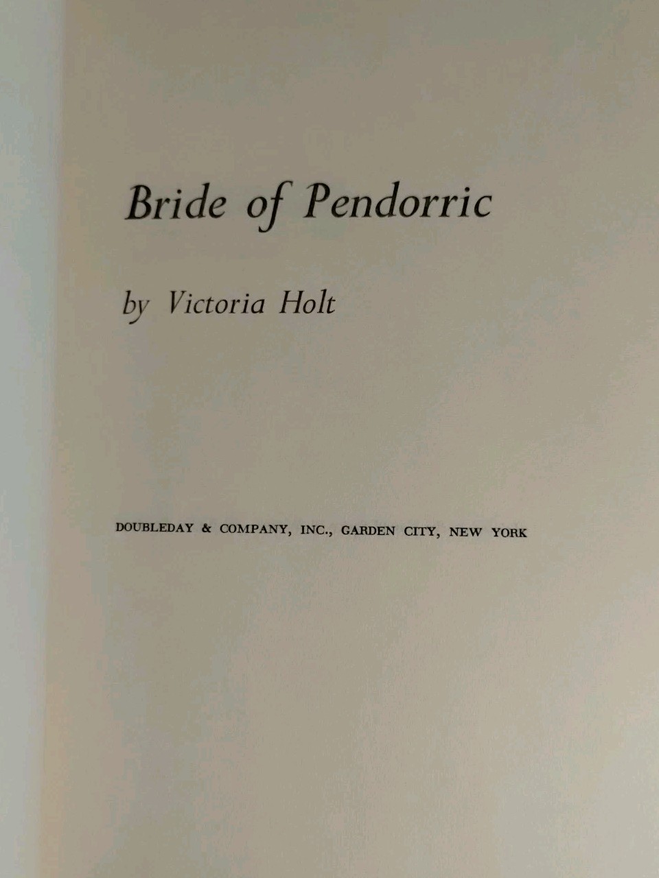 VICTORIA HOLT 3 Book Hardcover Lot Romance, Suspence; HCDJ, Bride of Pendorric..