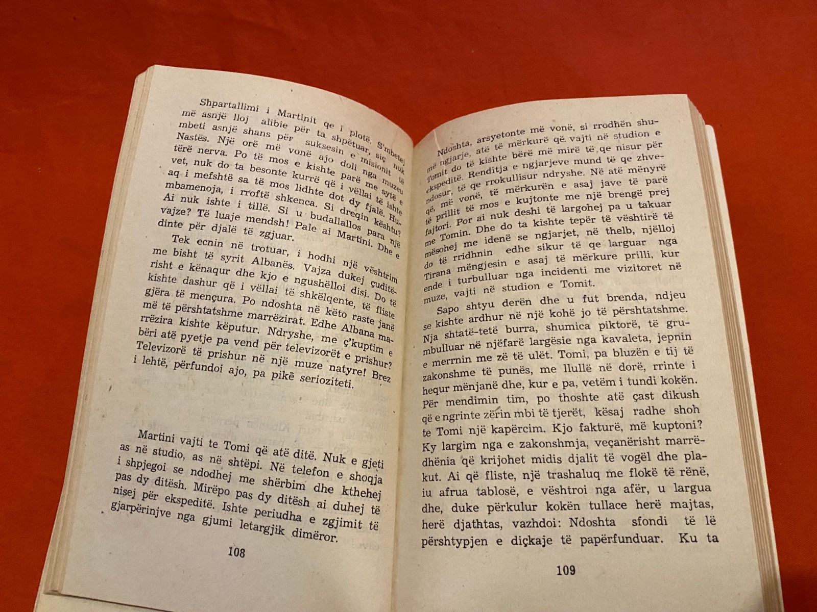 OLD ALBANIAN BOOK-KARUSELI-FATOS KONGOLI-ROMAN-1990-COMMUNISM-299 pages
