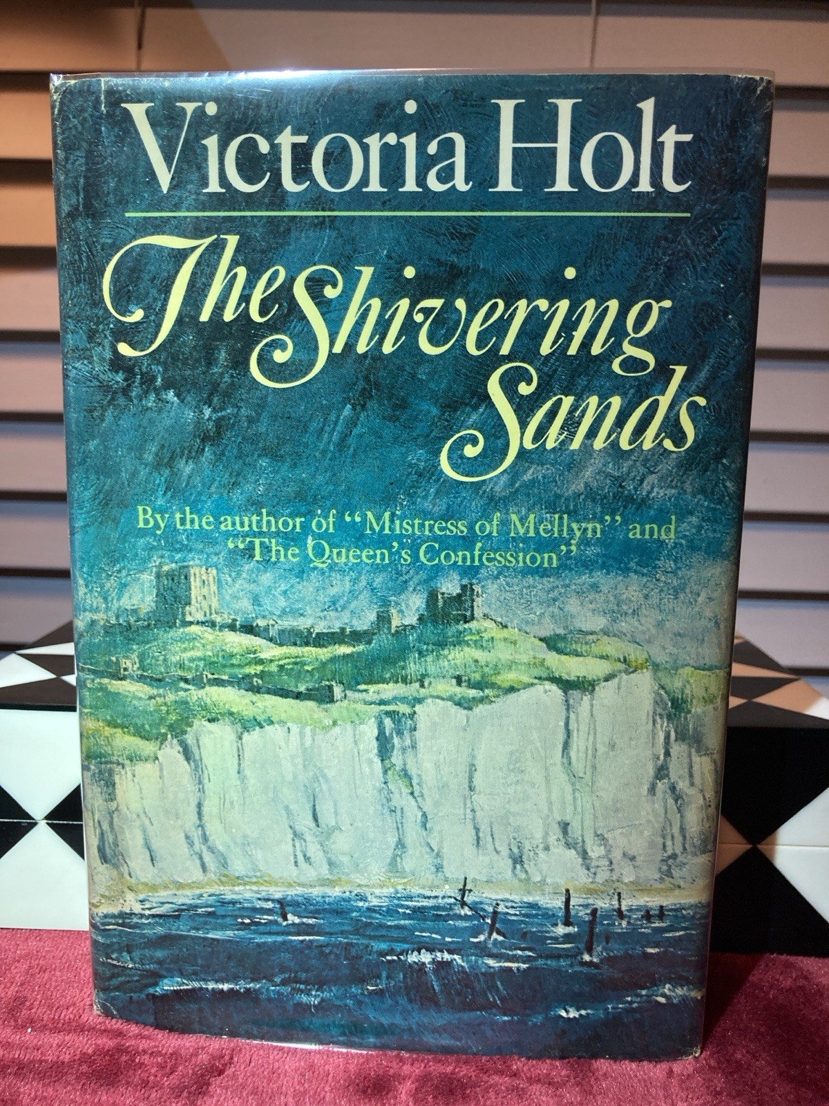 Victoria Holt The Shivering Sands (not BCE) First Edition Hardcover 1969 Fiction