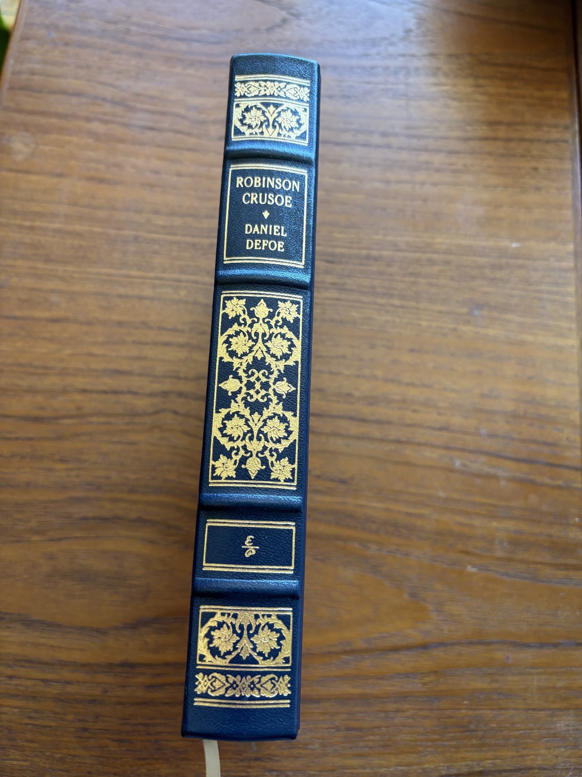 Robinson Crusoe by Daniel Defoe – Easton Press – LIKE NEW