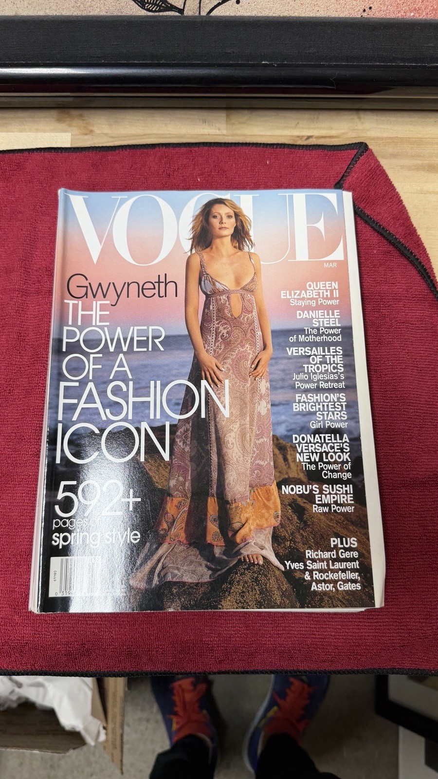 Vogue Magazine March 2002 – Gwyneth Paltrow Cover – 592+ Pages