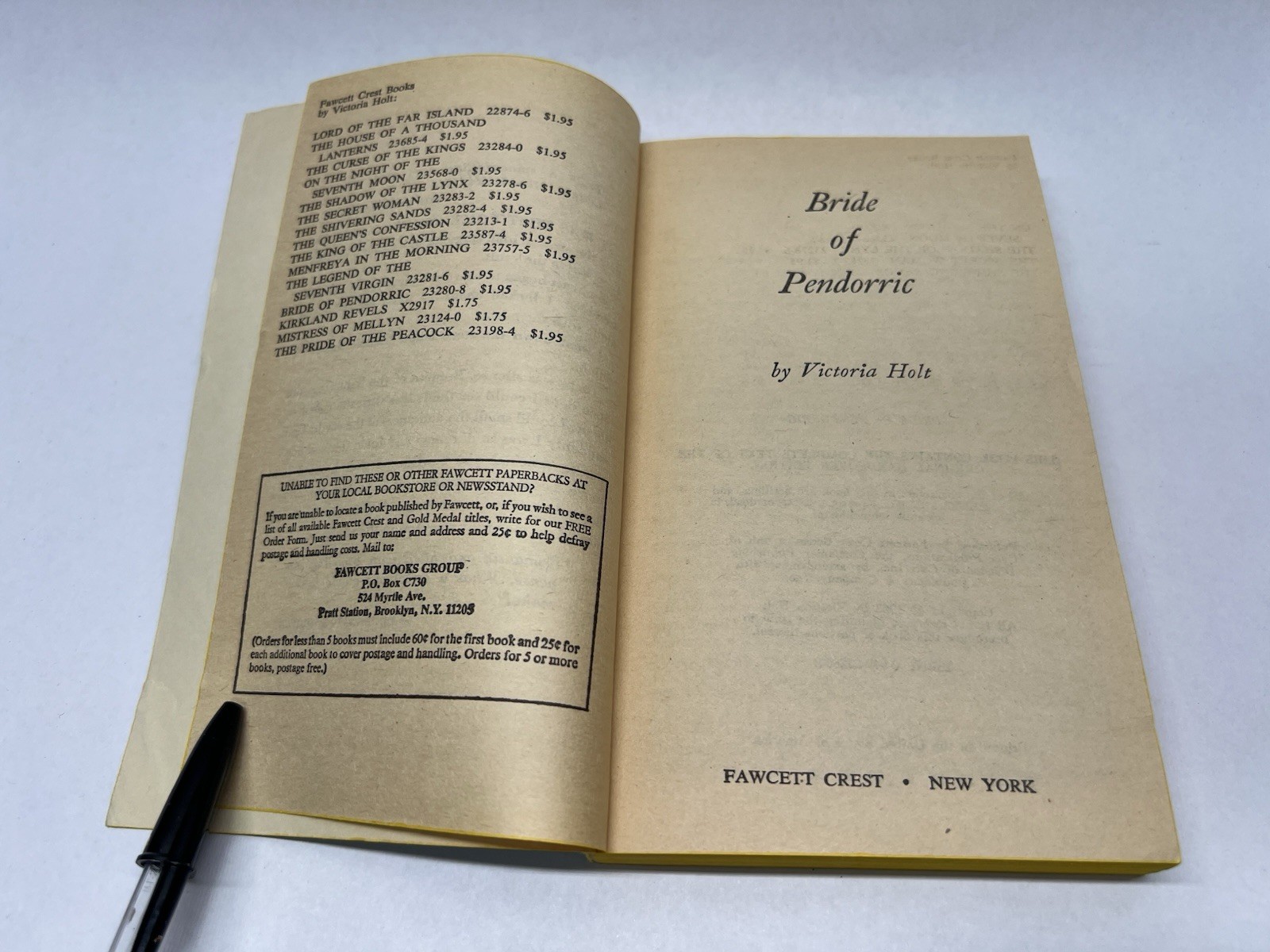 Bride of Pendorric By Victoria Holt Fawcett Crest Paperback (1963)