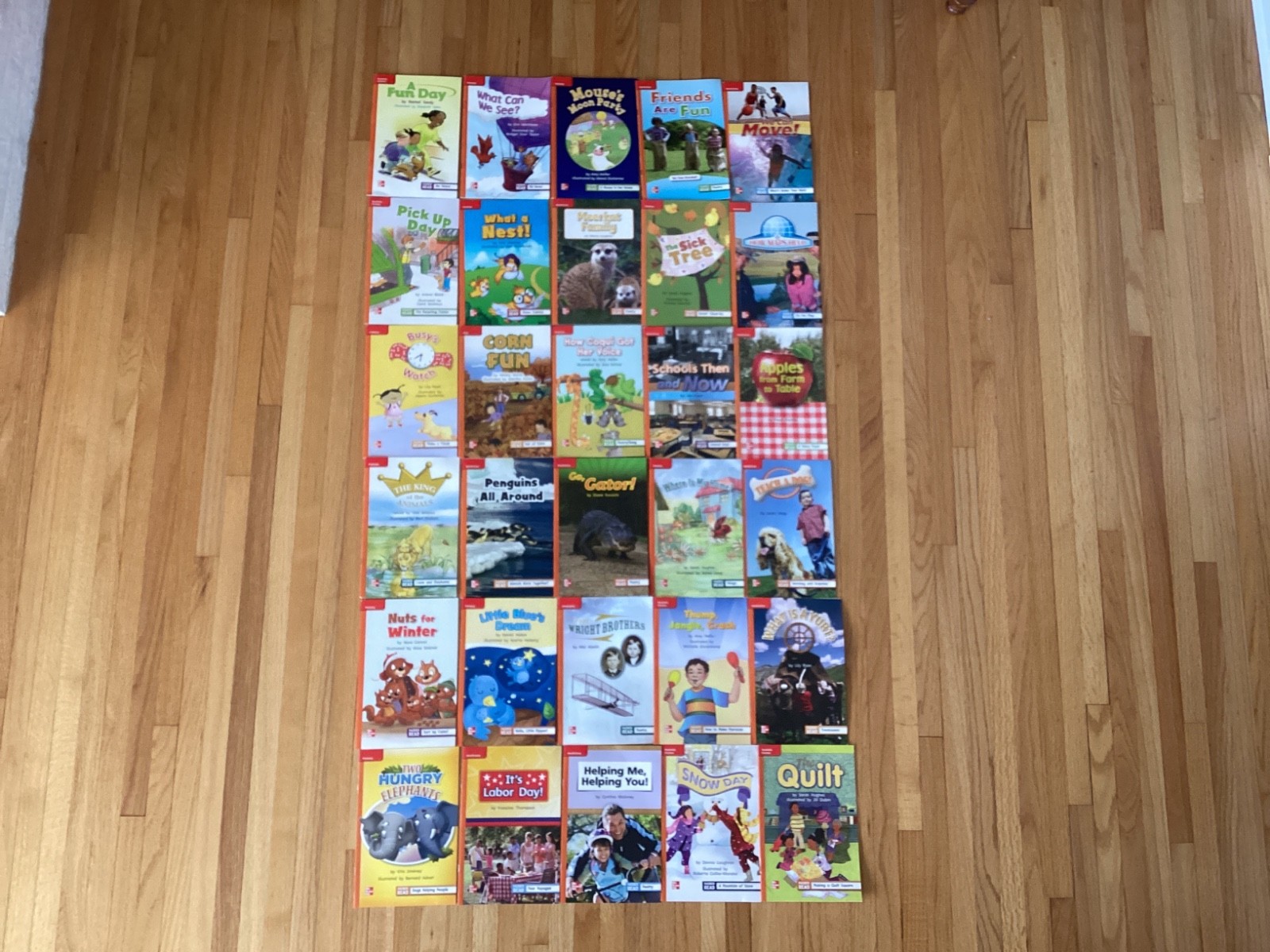 MCGRAW HILL WONDERS LEVELED READERS / GRADE 1 / APPROACHING / 30 BOOKS