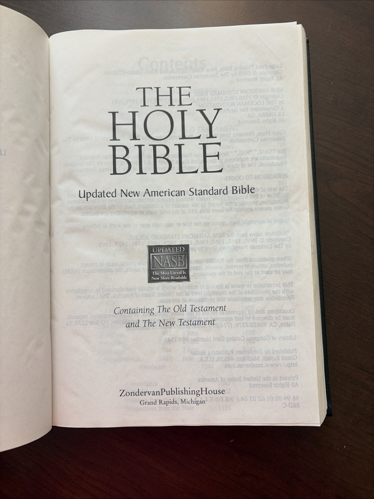 NASB Thinline Bible Red Letter Edition [Giant Print, Black] by Zondervan (1999)