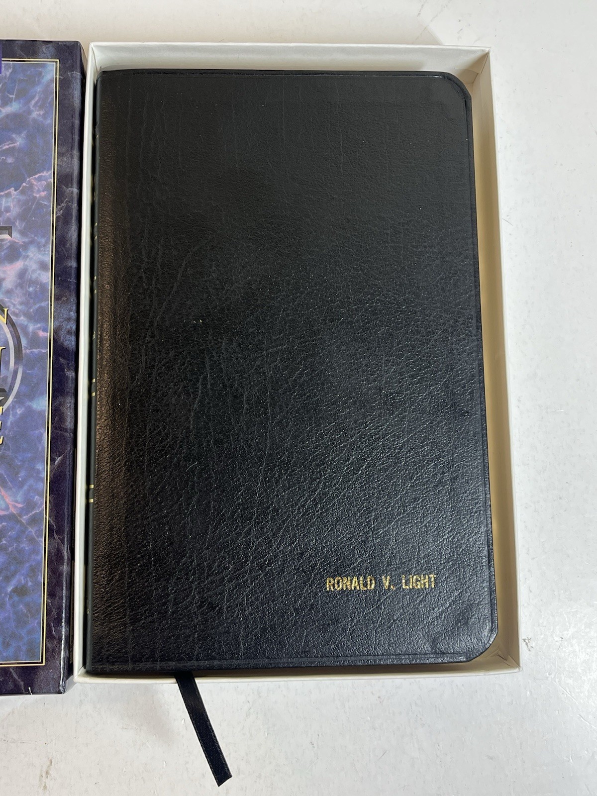 Broadman & Holman Ultrathin Indexed Reference Bible NIV 1986 Black In Box