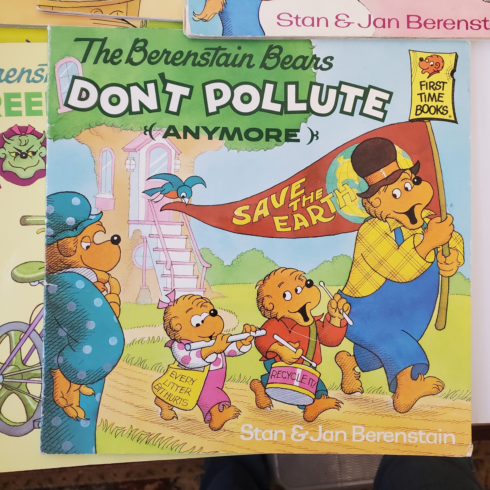 Lot of 17 Berenstain Bears Books by Stan and Jan Berenstain ~ Chapter & Picture