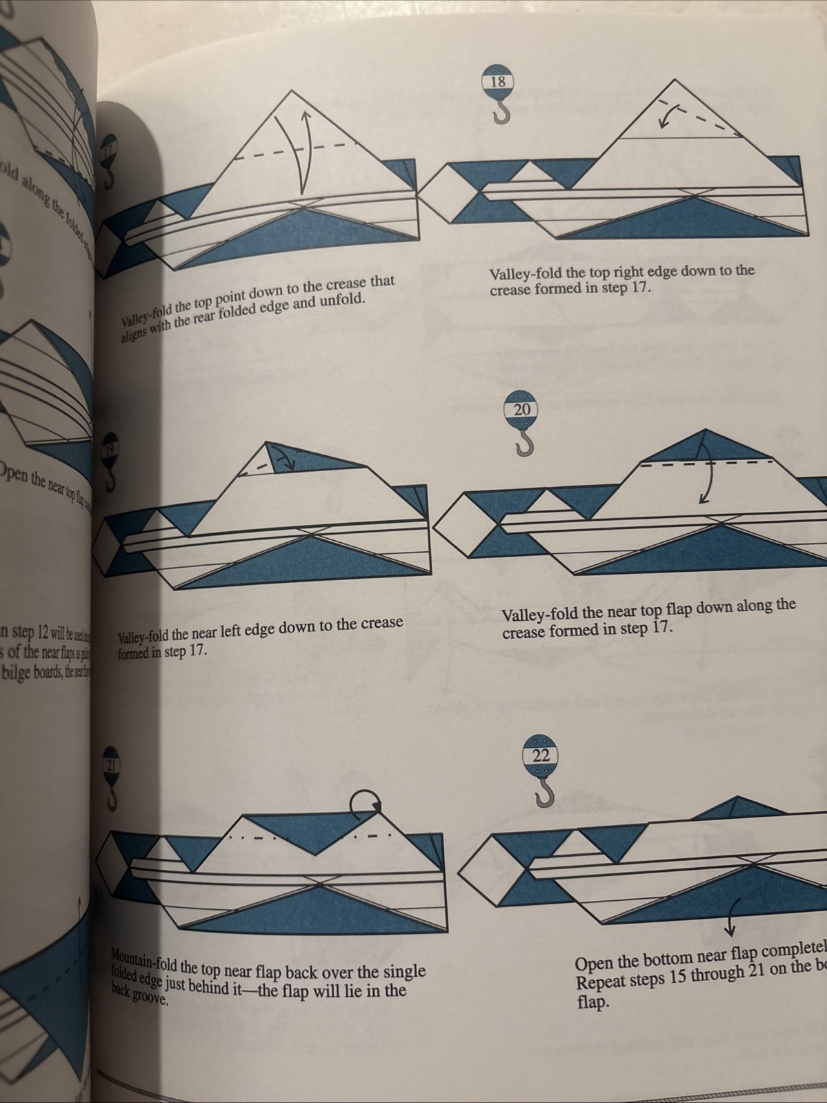 ORIGAMI SAILBOATS By Lew Rozelle 1st edition 2002, 166 pages