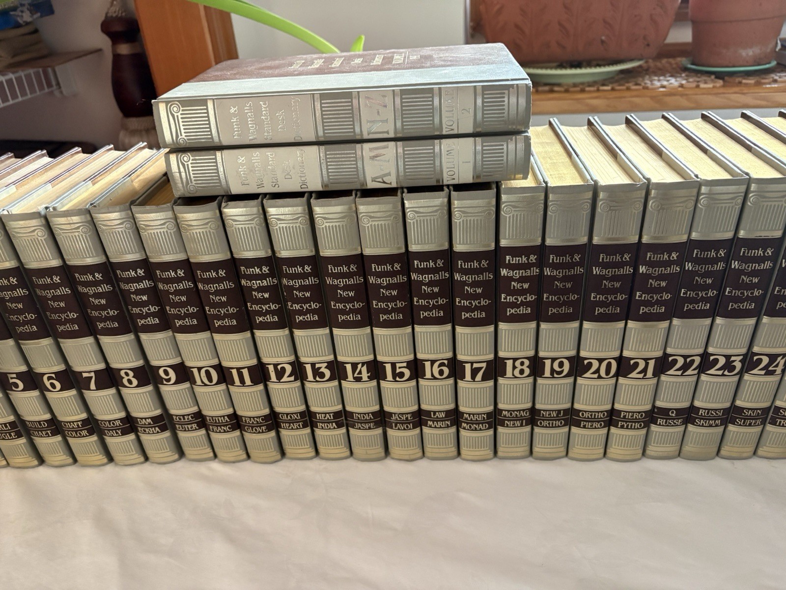 Funk and Wagnalls New Encyclopedia 1980s Complete Set Vol 1-29 & Dictionary 1&2