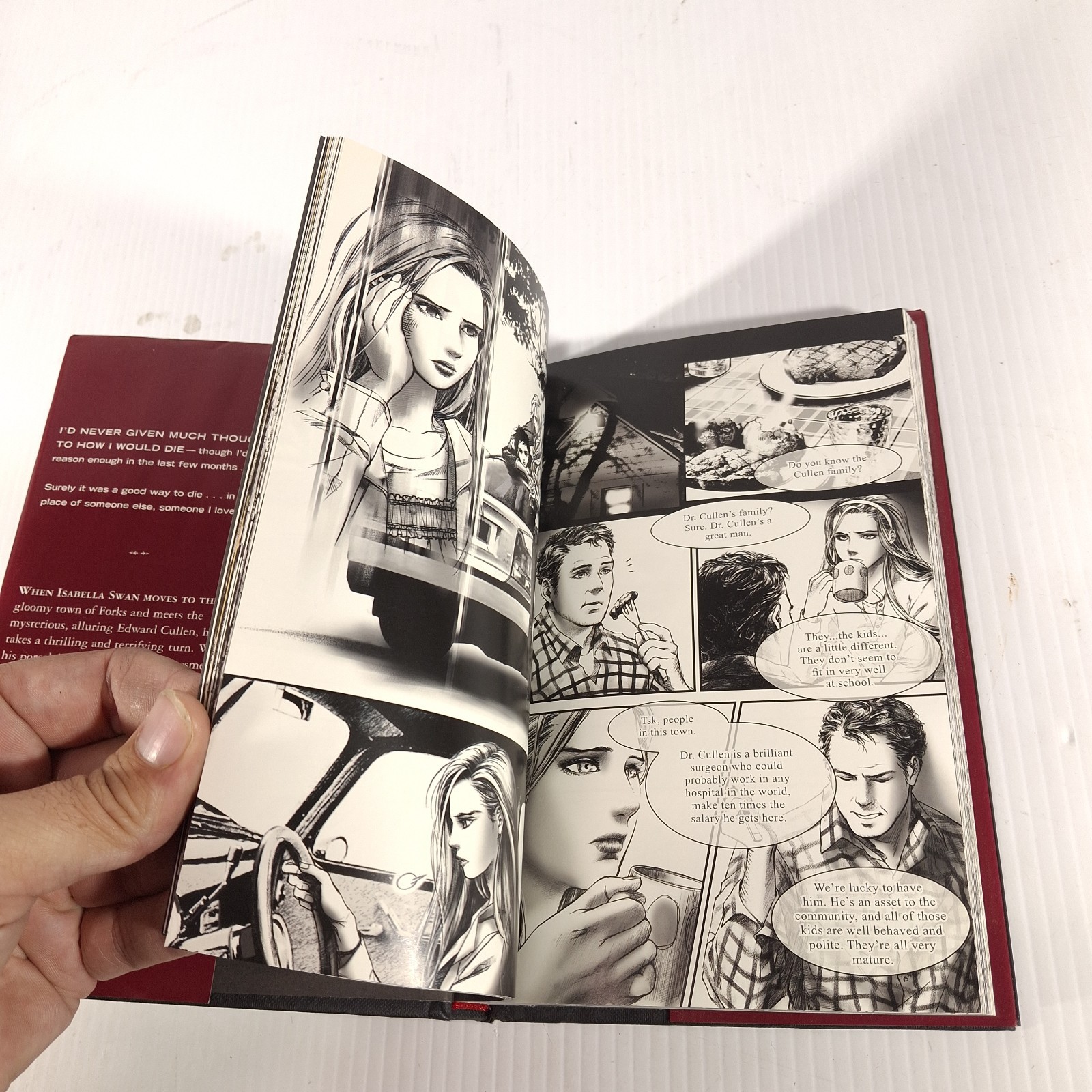 Twilight The Graphic Novel Volume 1 by Stephenie Meyer Hardcover