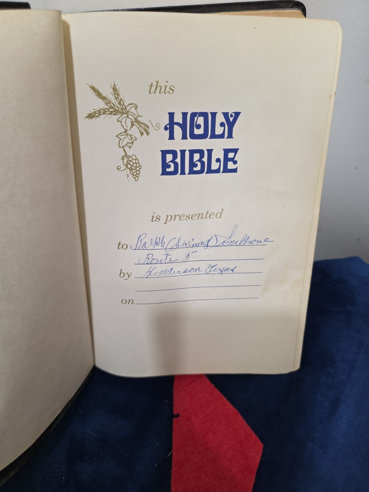 Holy Bible KJV Giant Print Red Letter Edition Varsity Black Leatherette