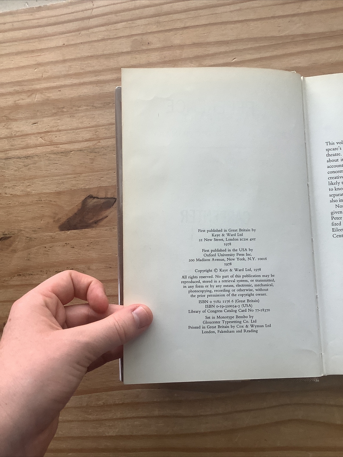 Shakespeare An Illustrated Dictionary Stanley Wells 1978 Ex Library Copy