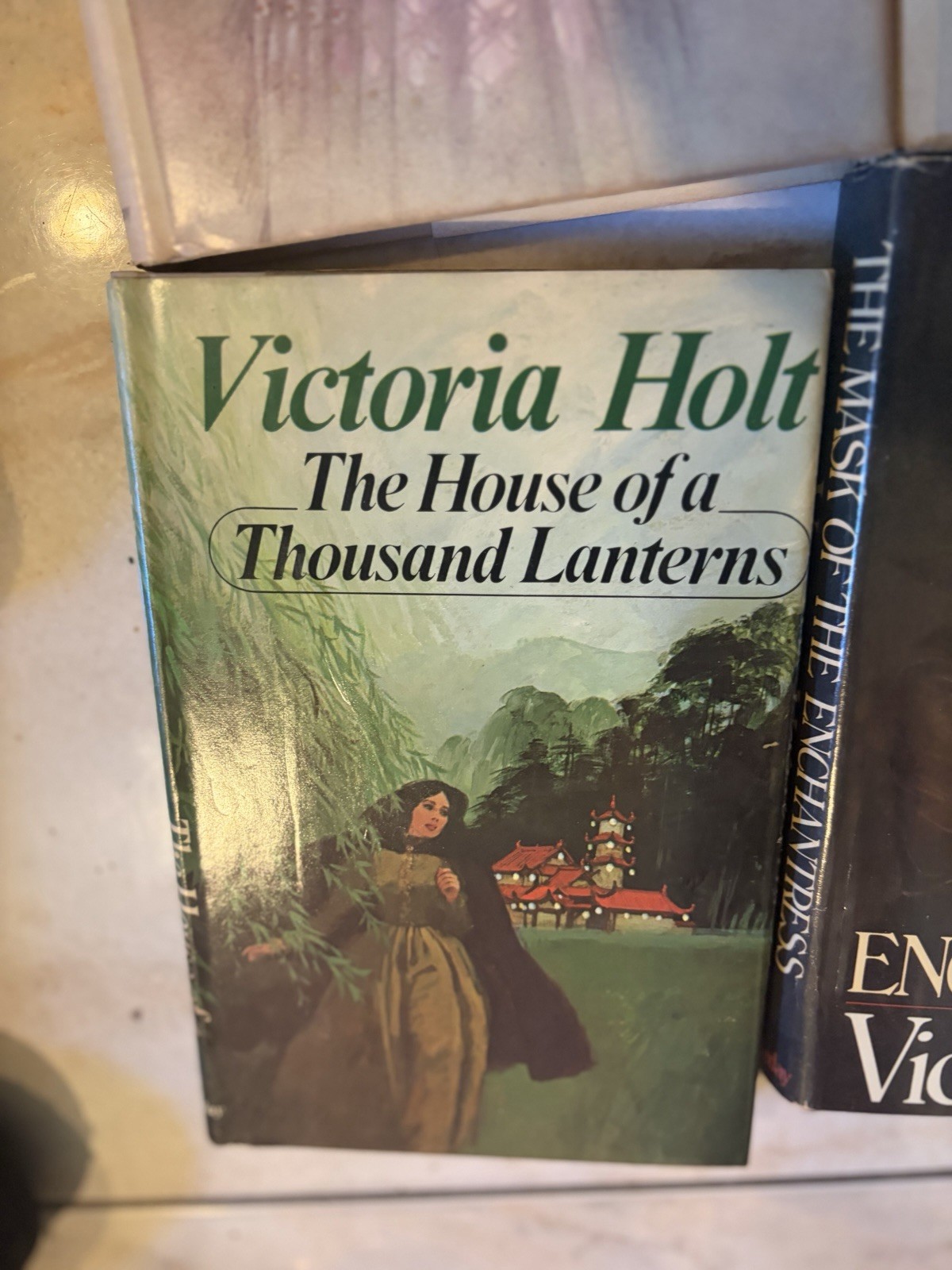 Lot 9 Victoria Holt Romance Mystery HCDJ