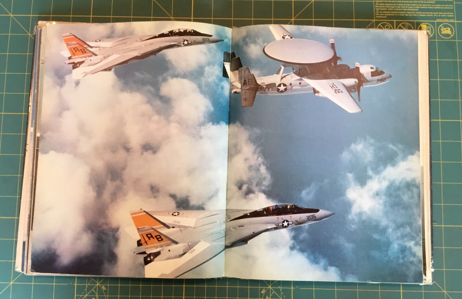 1978 ENCYCLOPEDIA OF AIRCRAFT by Michael Taylor & John Taylor, 254 Pages, RARE