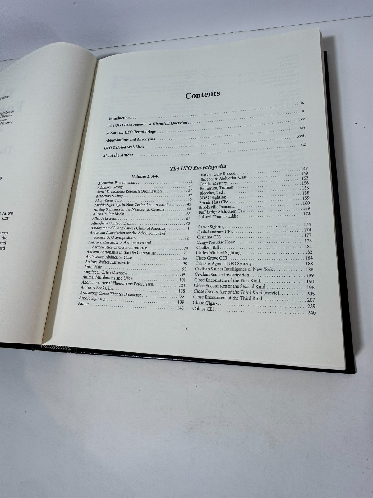 The UFO Encyclopedia The Phenomenon from the Beginning Volume 1 Jerome Clark