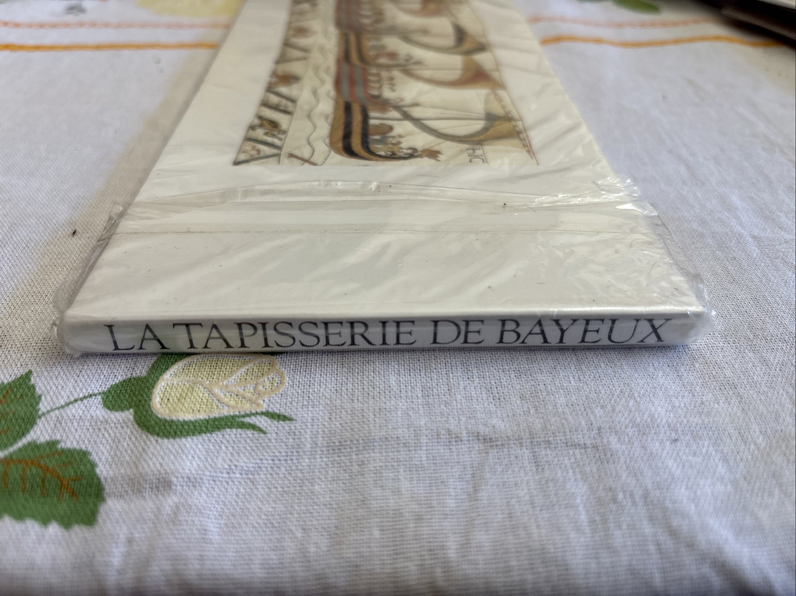 THE BAYEUX TAPESTRY: Complete Reproduction 1/7 1990 58 pages. Opened To Check #s