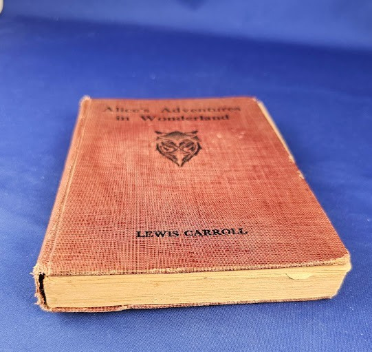 Alice’s Adventures in Wonderland by Lewis Carroll Illustrations by John Tenniel