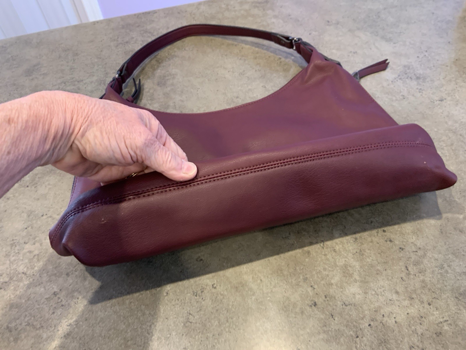 SIMPLY VERA By VERA WANG Burgundy Vegan Leather Hobo Shoulderbag Side Zip Pockts