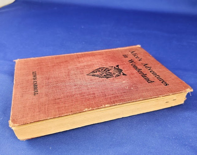 Alice’s Adventures in Wonderland by Lewis Carroll Illustrations by John Tenniel