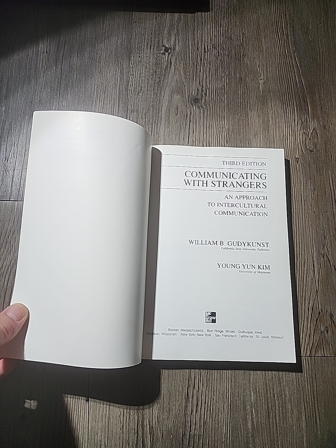 Communicating with Strangers : An Approach to Intercultural Communication by…