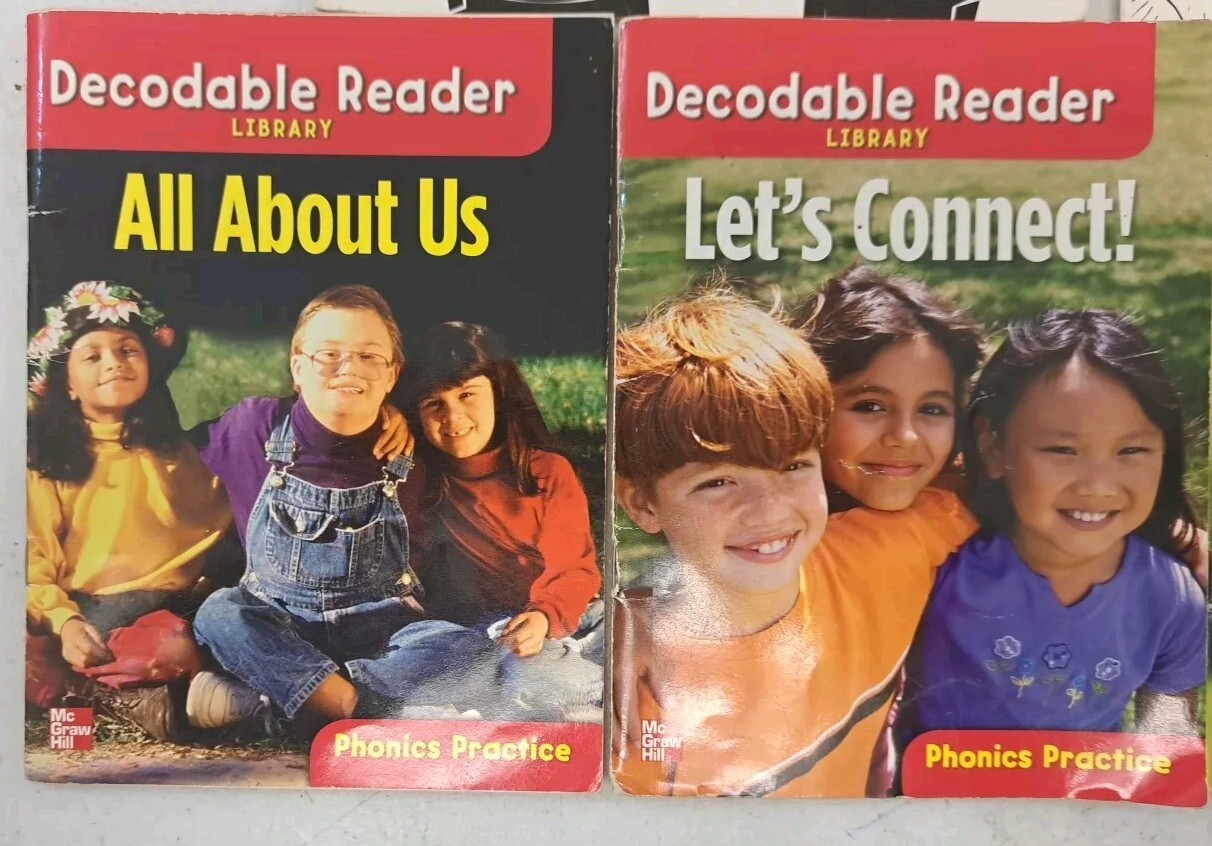 Lot Of 8 Booklets for Early Reading Decodable Readers / Phonics Bookshelf
