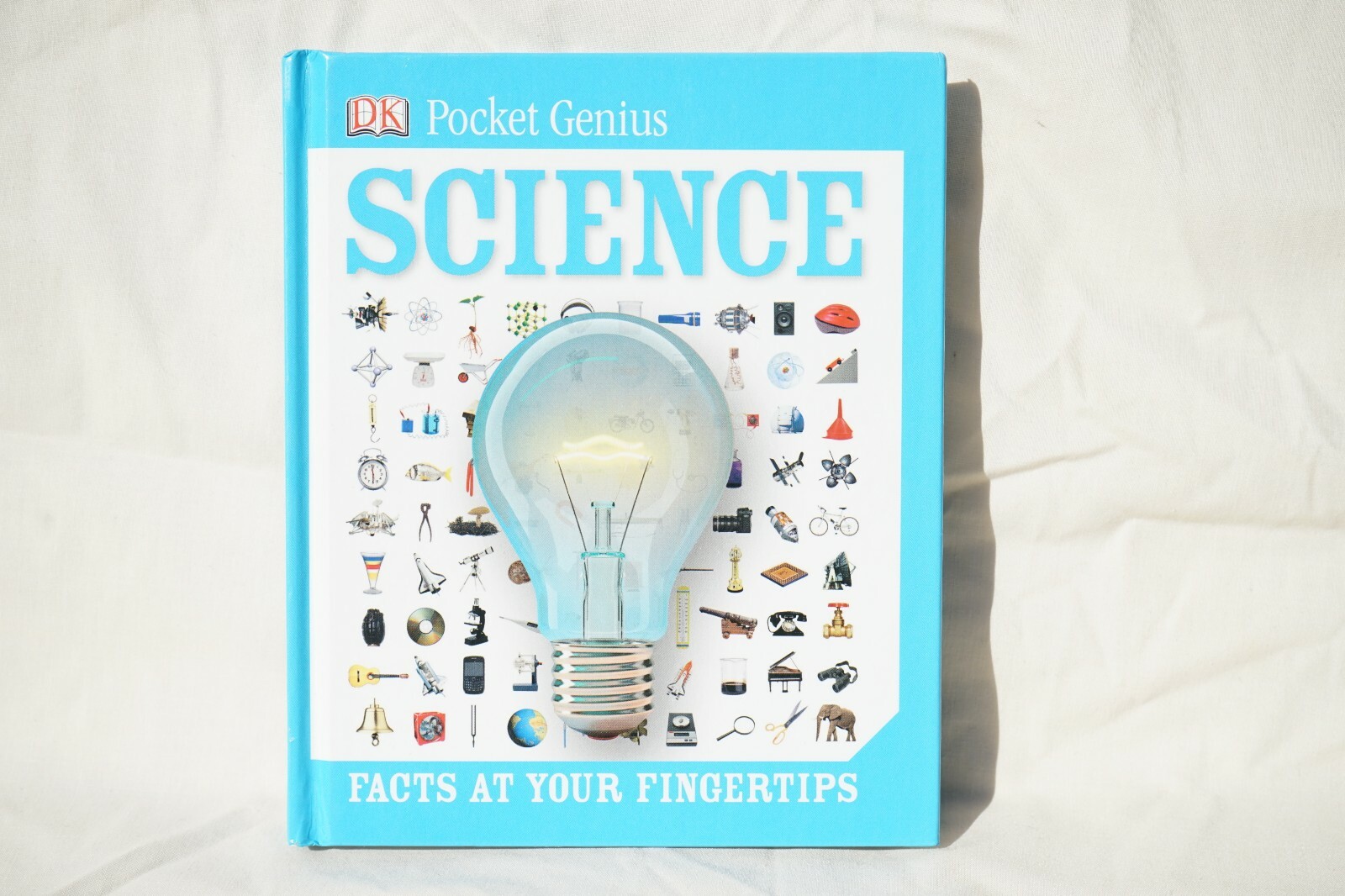 Pocket Genius Ser.: Pocket Genius: Science : Facts at Your Fingertips by DK…