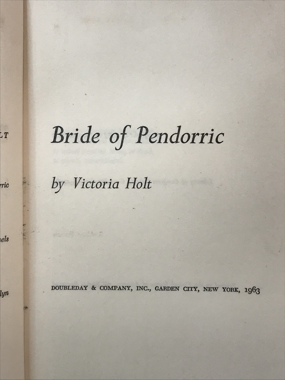Vintage 1963 Bride of Pendorric by Victoria Holt Marbled Hardcover 1st edition