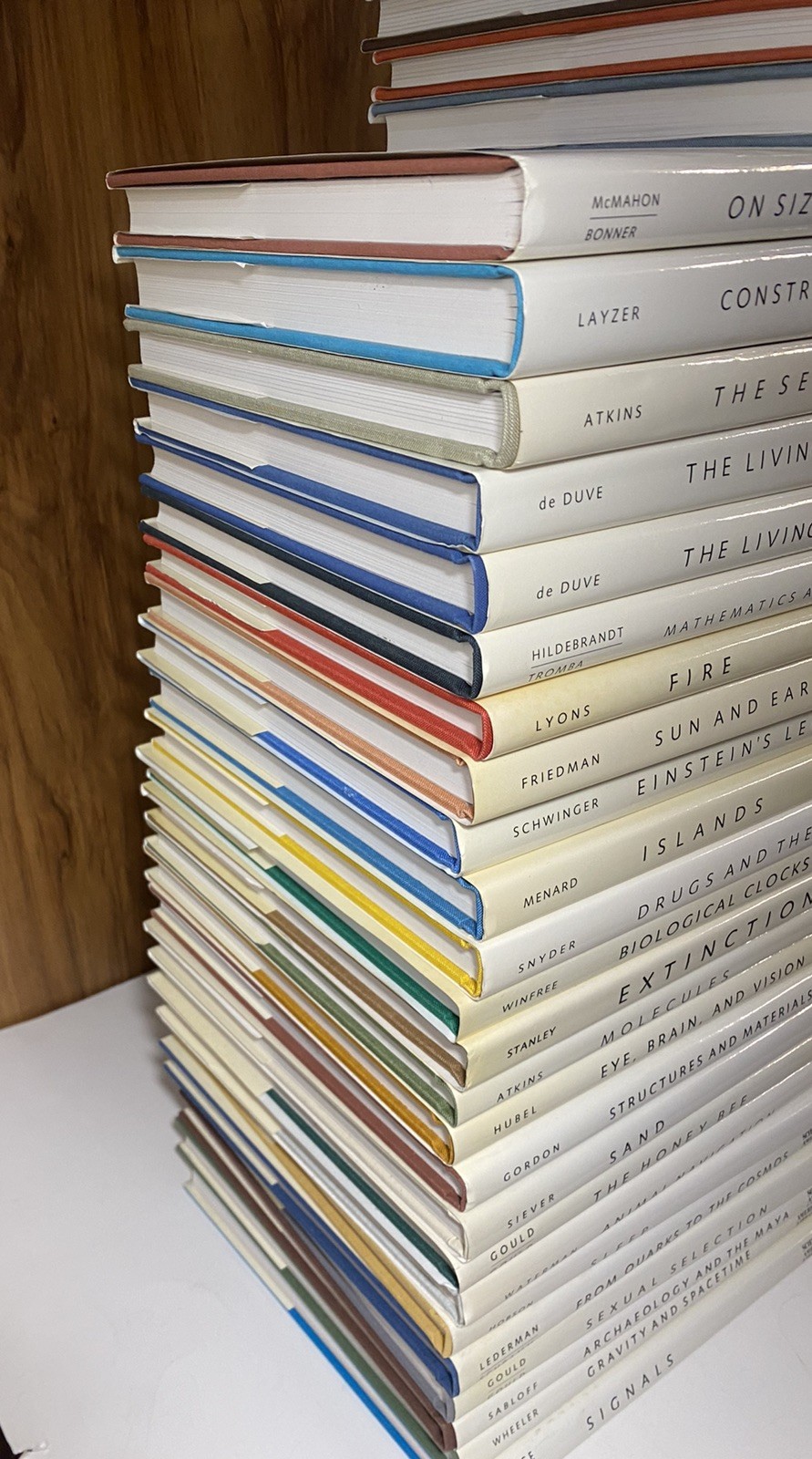 SCIENTIFIC AMERICAN LIBRARY Series Hard Cover Books With Dust Jackets Lot of 59