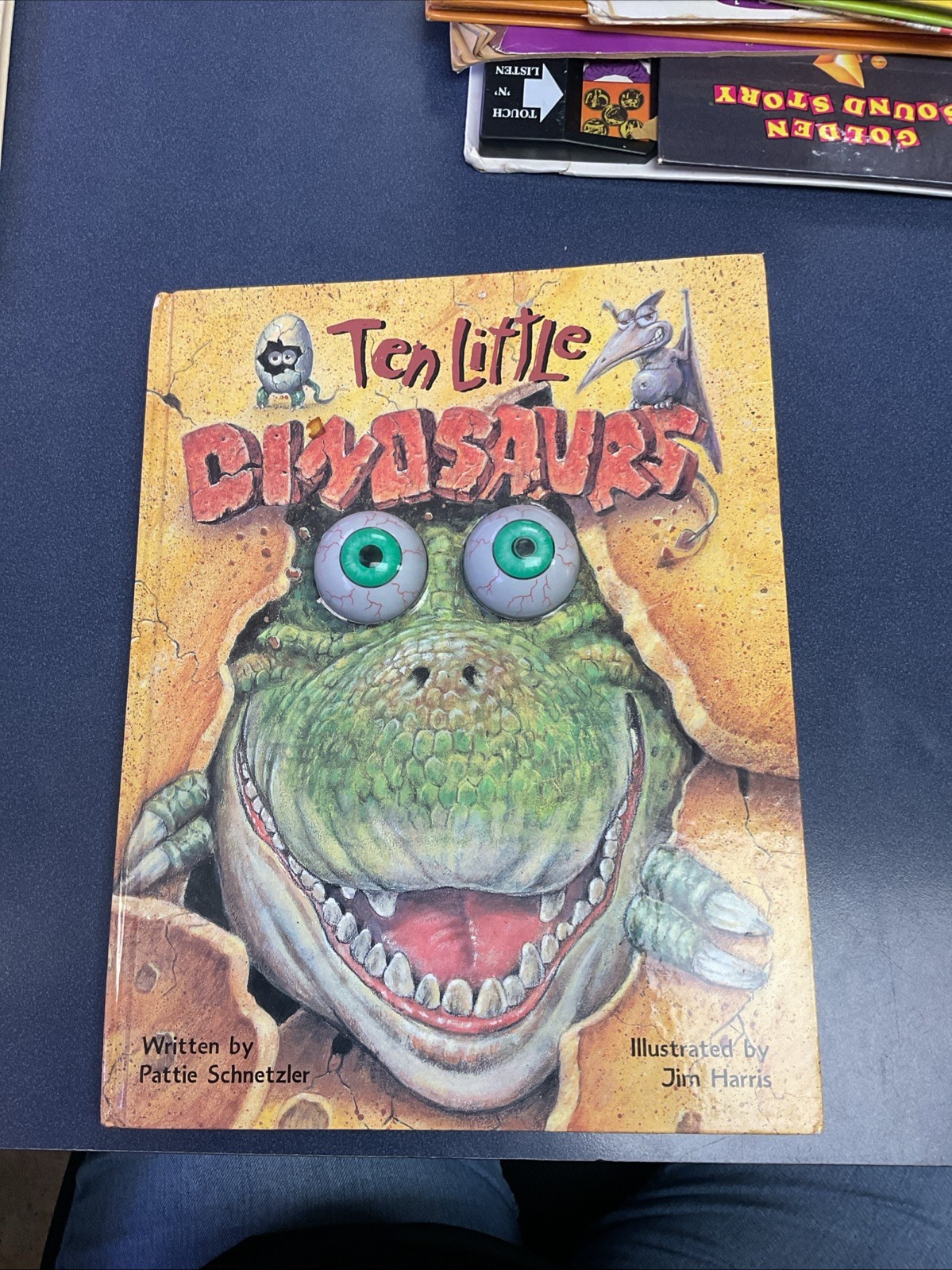 Ten Little Dinosaurs (Eyeball Animation) – hardcover Schnetzler, Pattie|Harr…