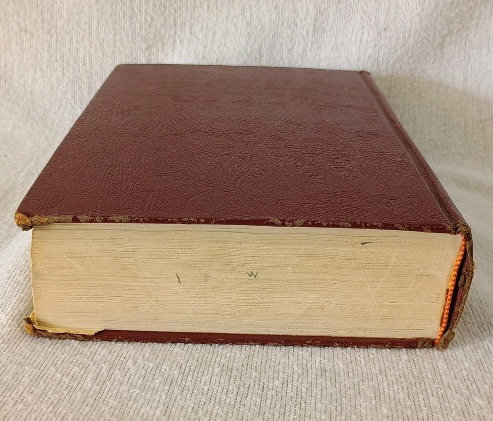 Funk & Wagnalls Standard Desk Dictionary 1974 Hardcover 880 Pages