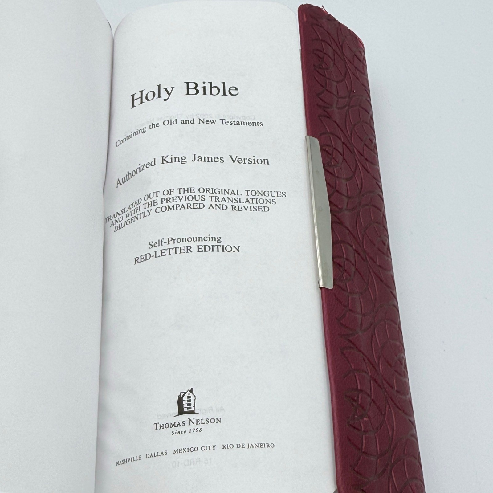 Thomas Nelson KJV Holy Bible Compact Edition Burgundy Leathersoft 1023BGS