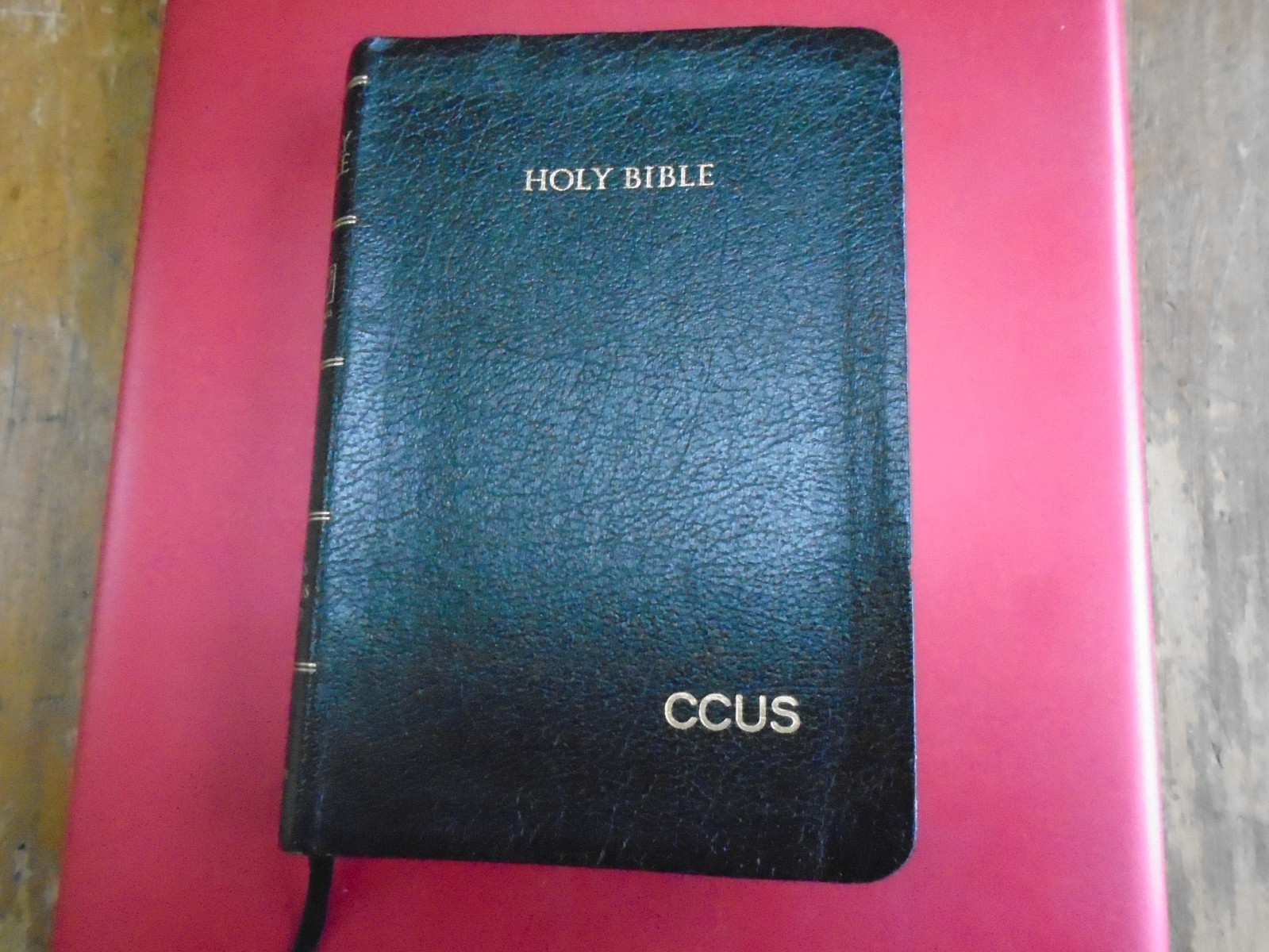 Holy Bible, Words of Jesus in Red, Copyright 1970, 1016 Pages, Leather Covers