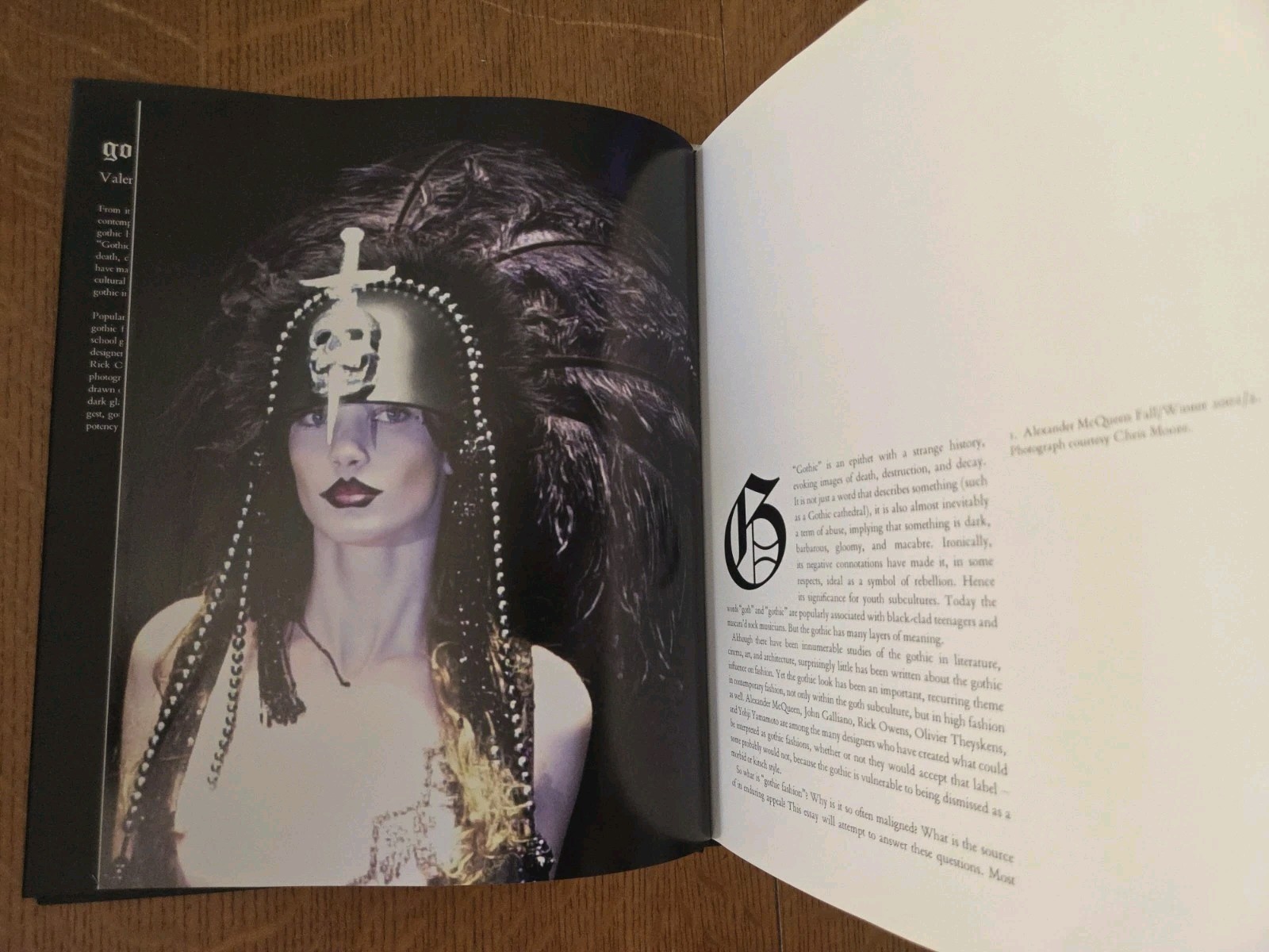 Gothic : Dark Glamour by Valerie Steele, Patricia Mears and Jennifer Park 1st HC