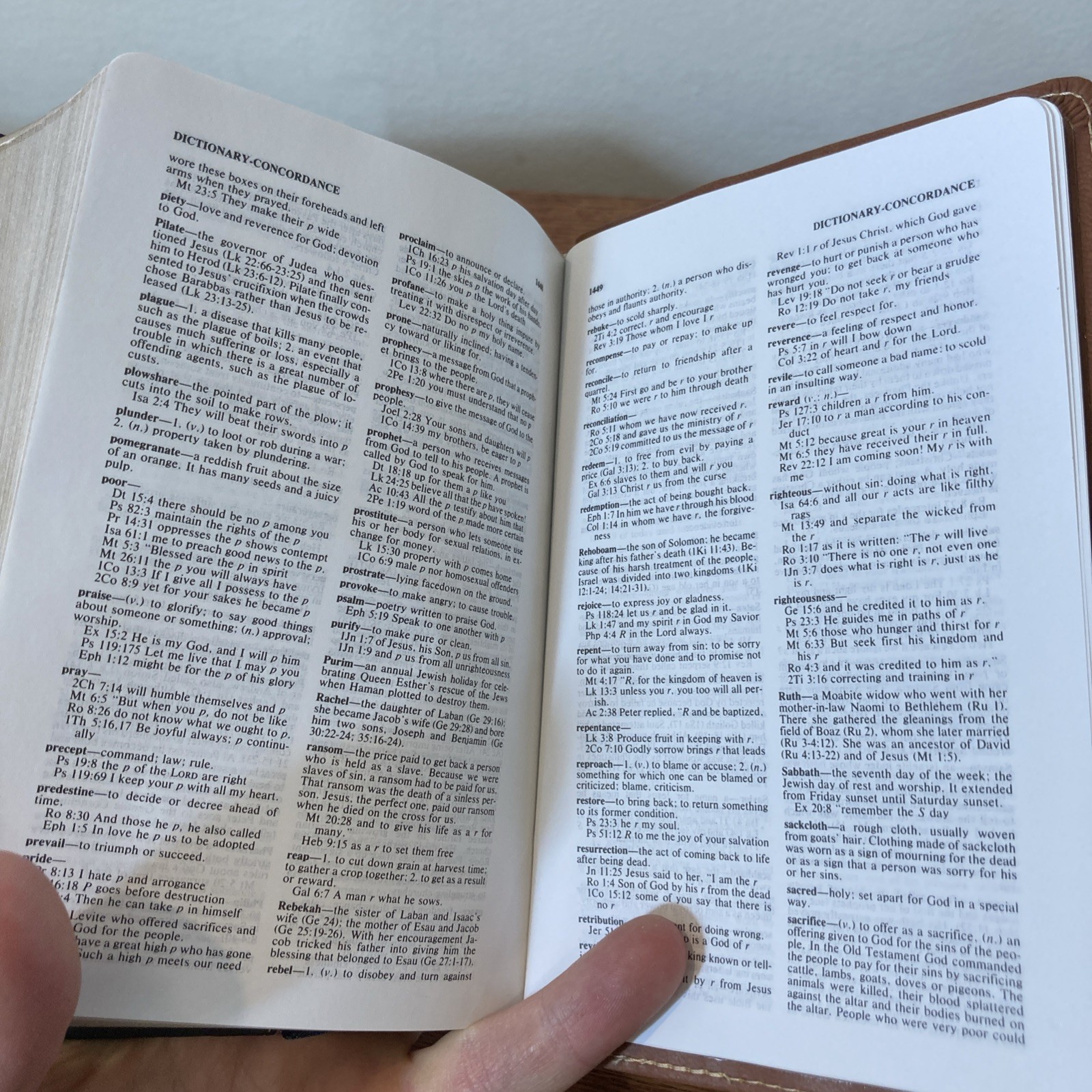 1984 NIV Compact Bible | Center Column references | Red Letter Bible
