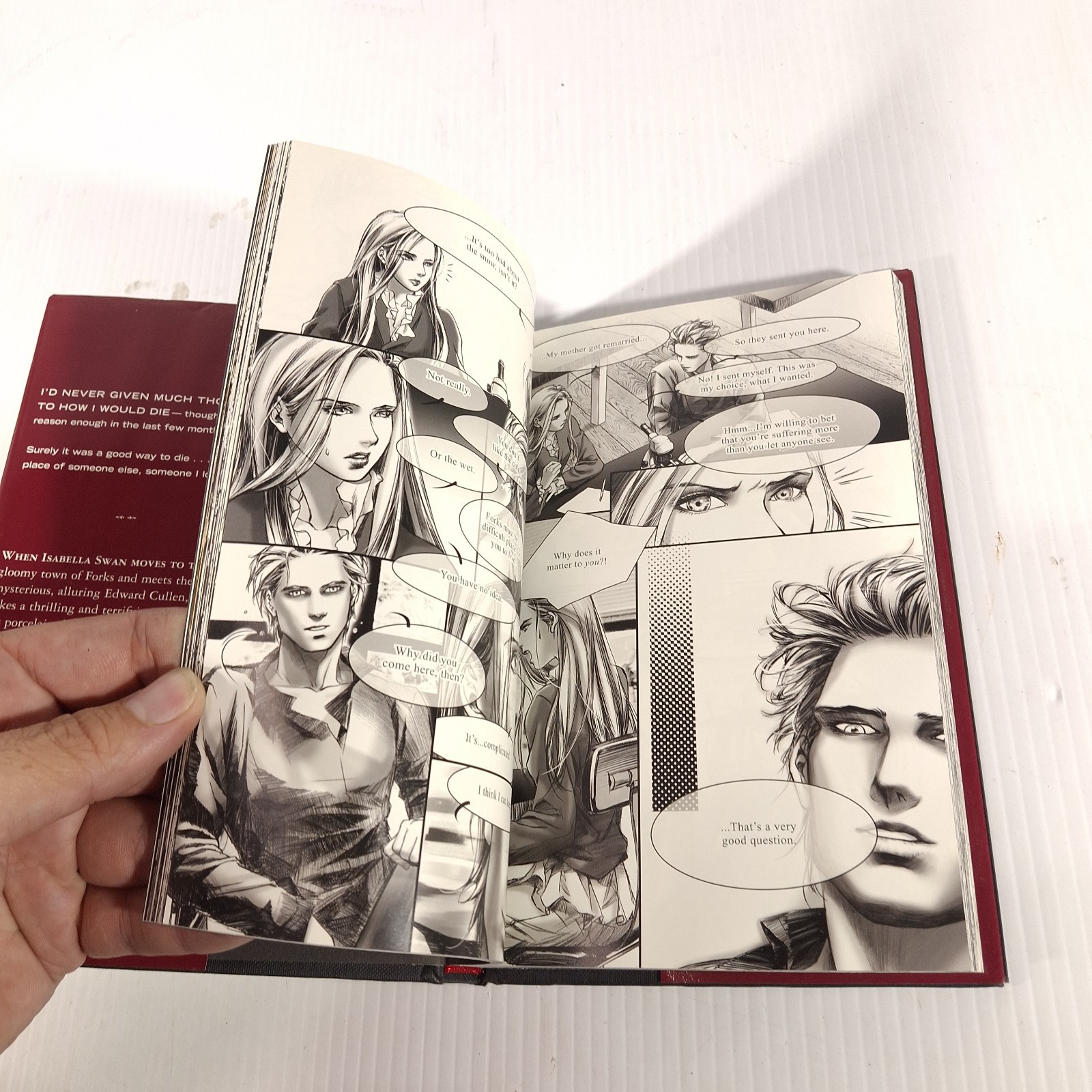 Twilight The Graphic Novel Volume 1 by Stephenie Meyer Hardcover