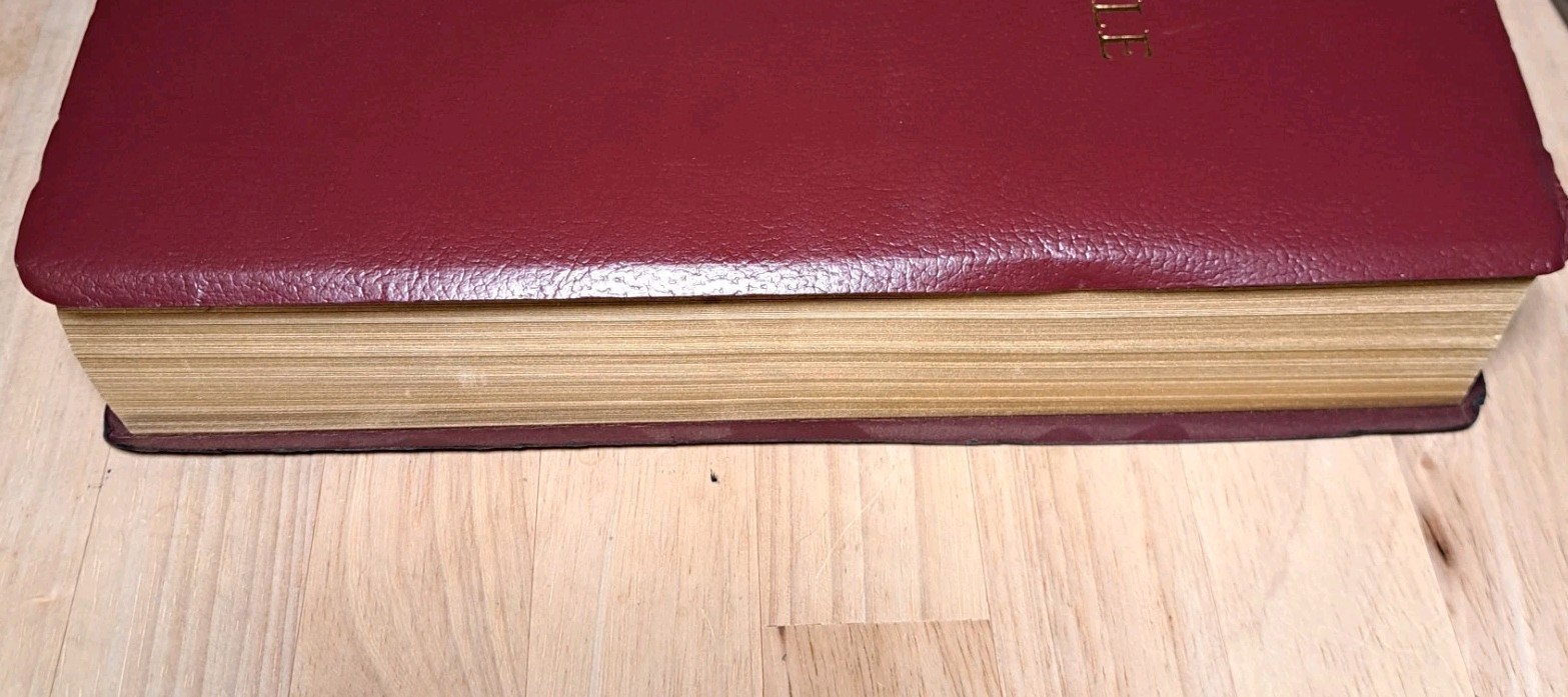 Holy Bible-KJV, Giant Print Reference Edition, Words of Jesus in Red Concordance