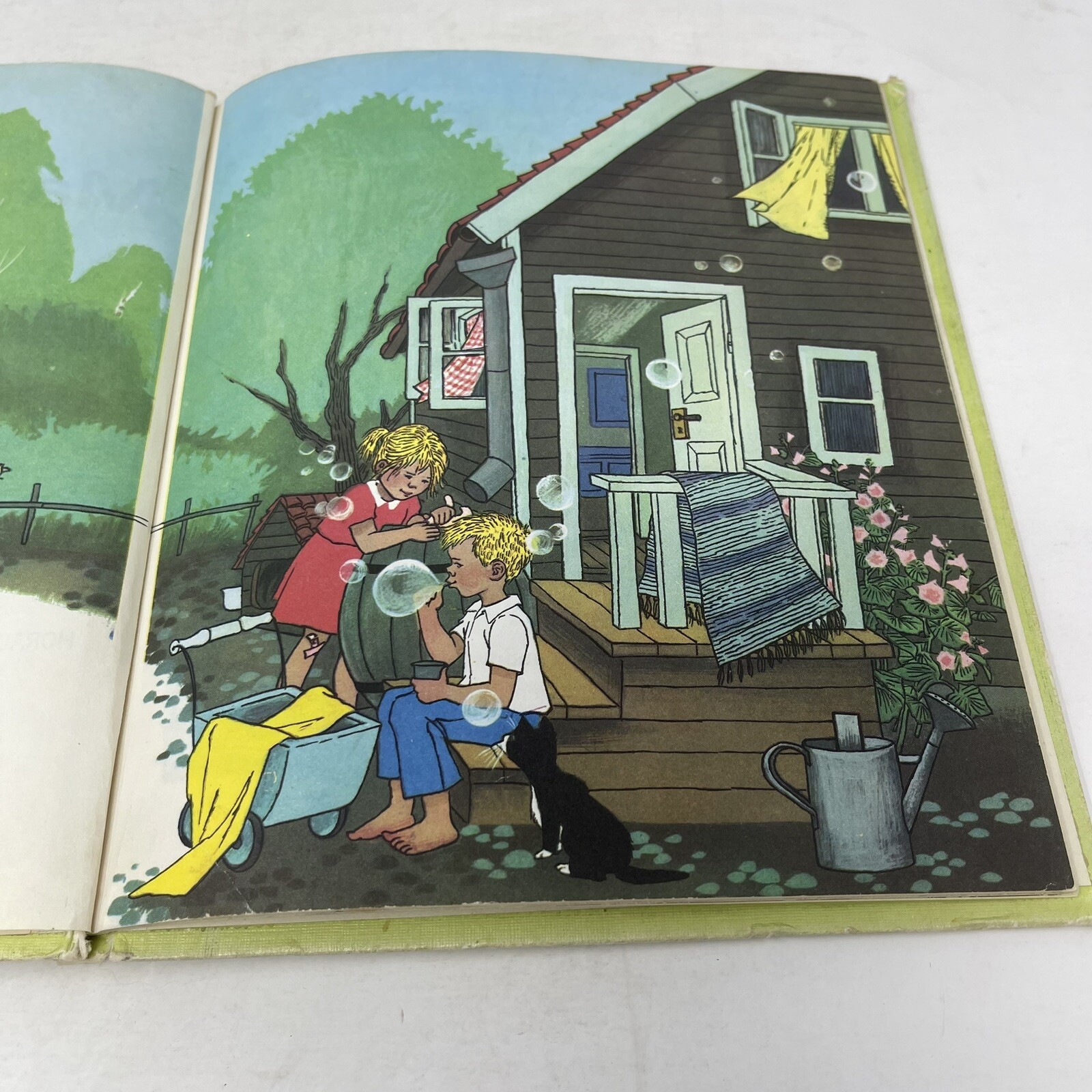 Matthew Blows Bubble Ann Mari Falk 1964 HC Illustrated Ex-Library