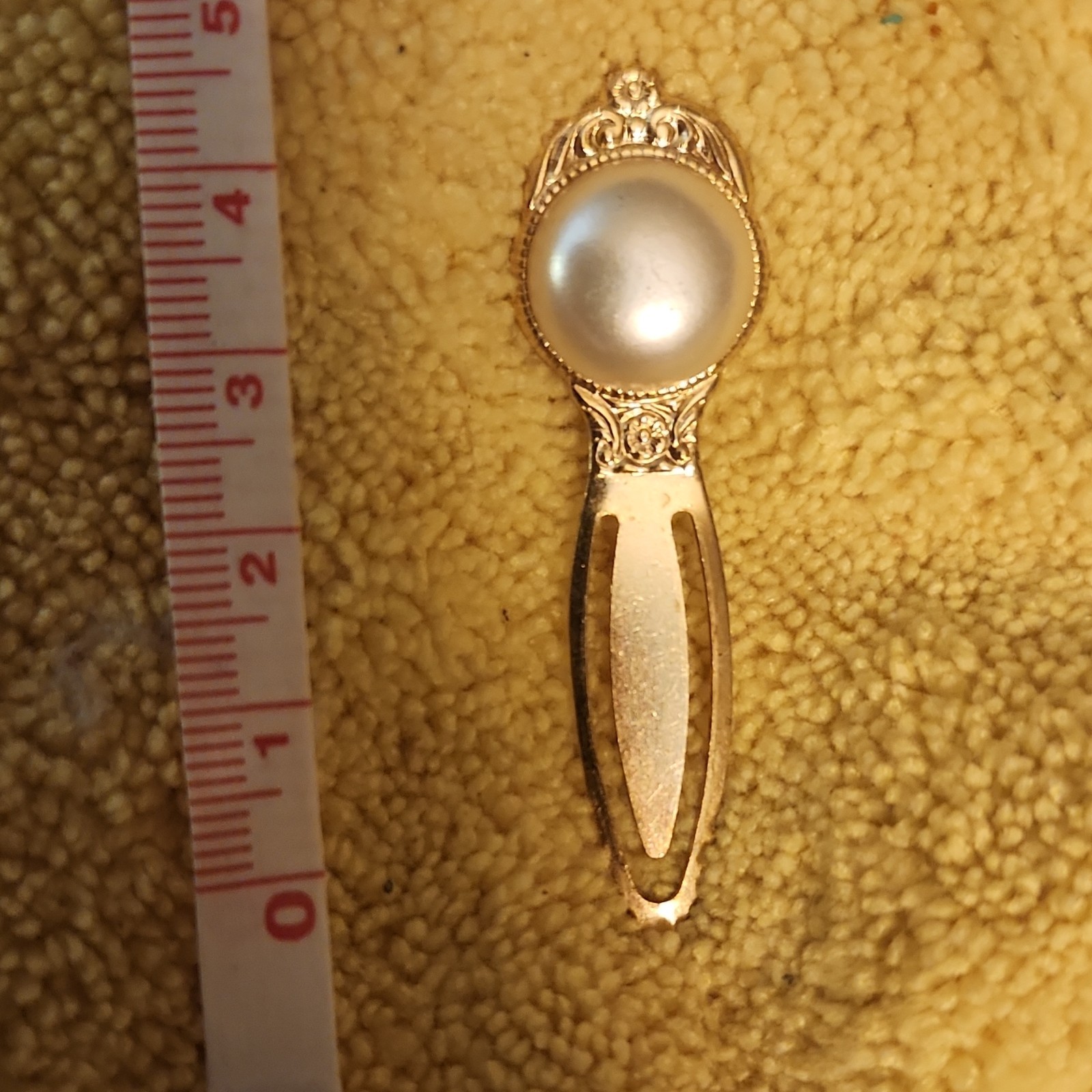 Gold Metal Oval Bookmark with Pearl Accent, Solid Pattern, 7cm x 2cm