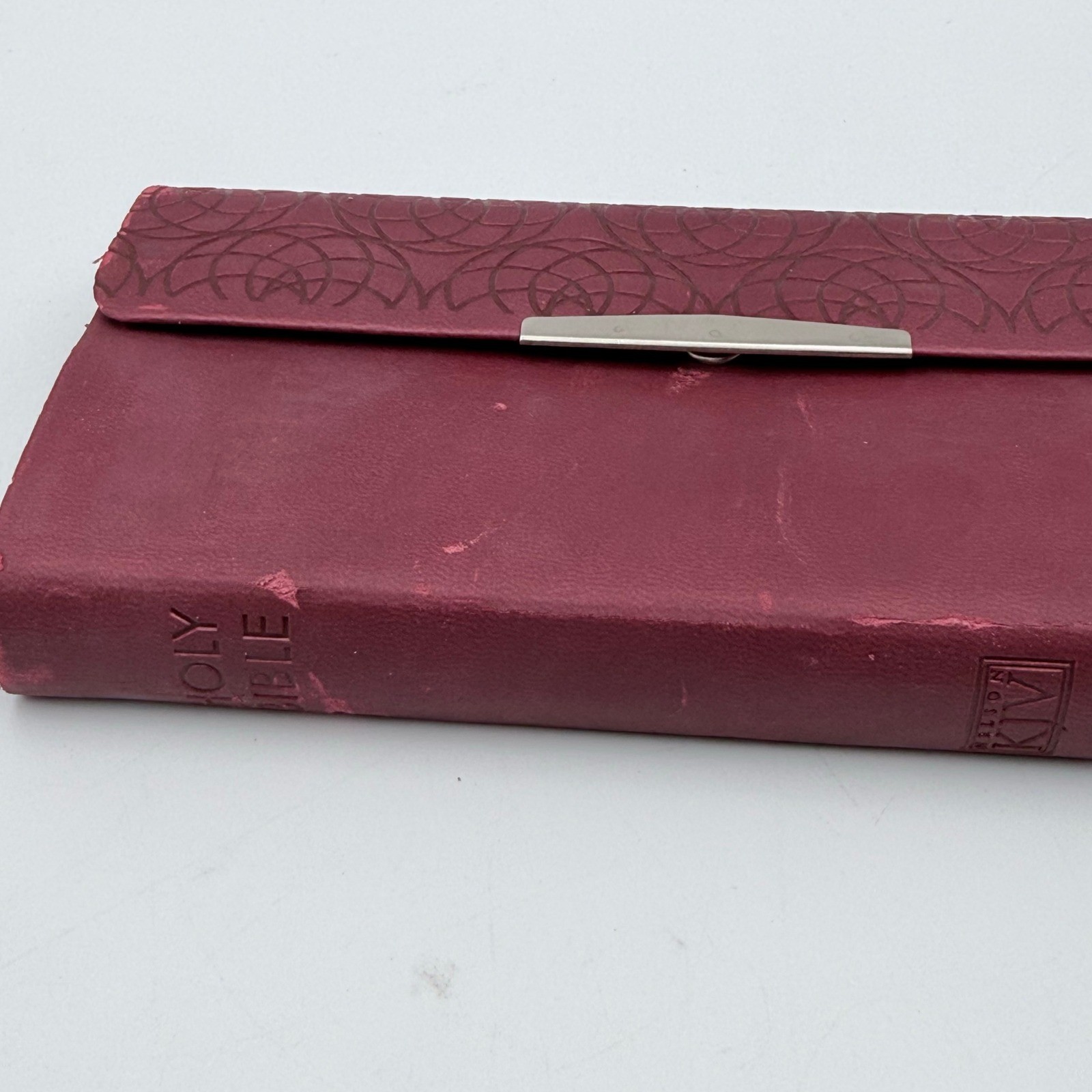 Thomas Nelson KJV Holy Bible Compact Edition Burgundy Leathersoft 1023BGS