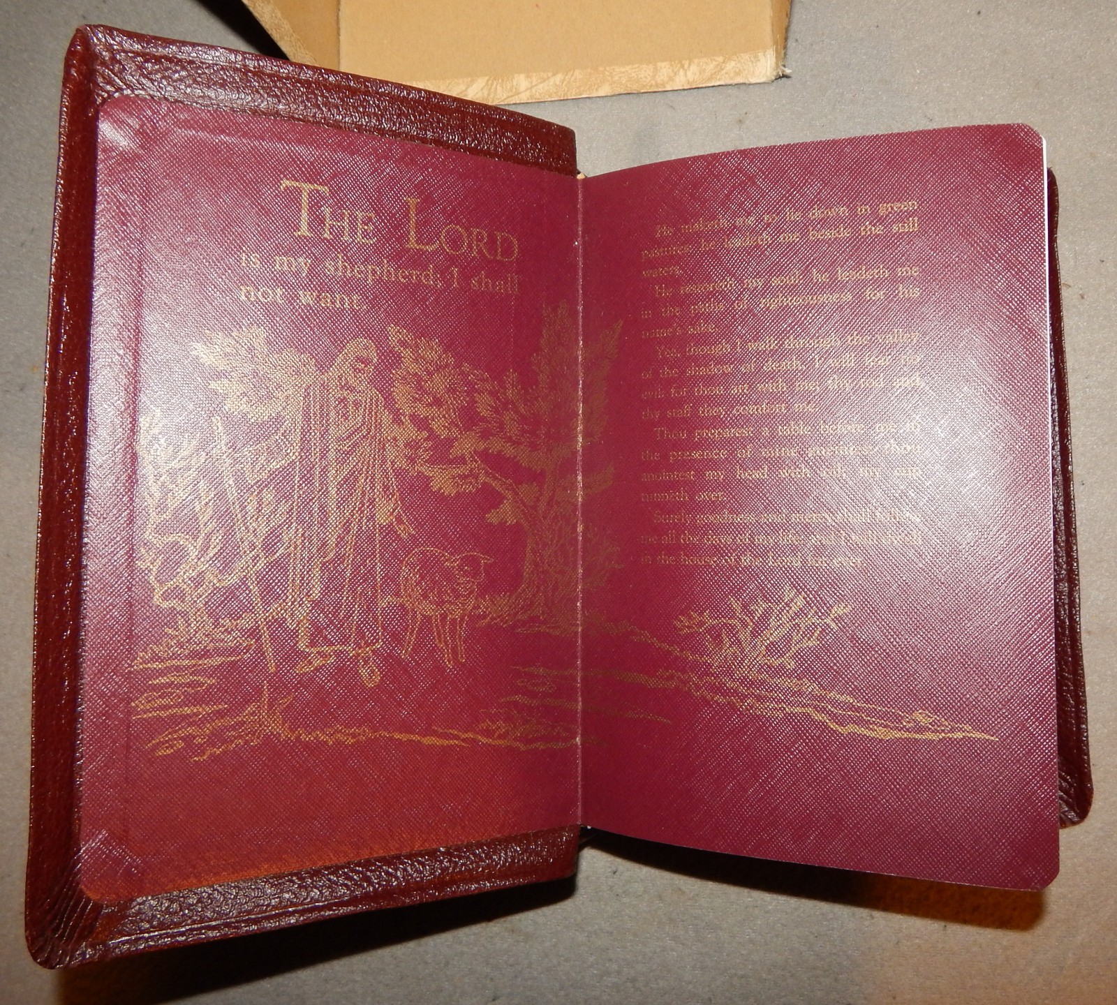 KJV Winston Family Circle Edition Bible, FCM41 (Burgundy Imitation? Leather) new