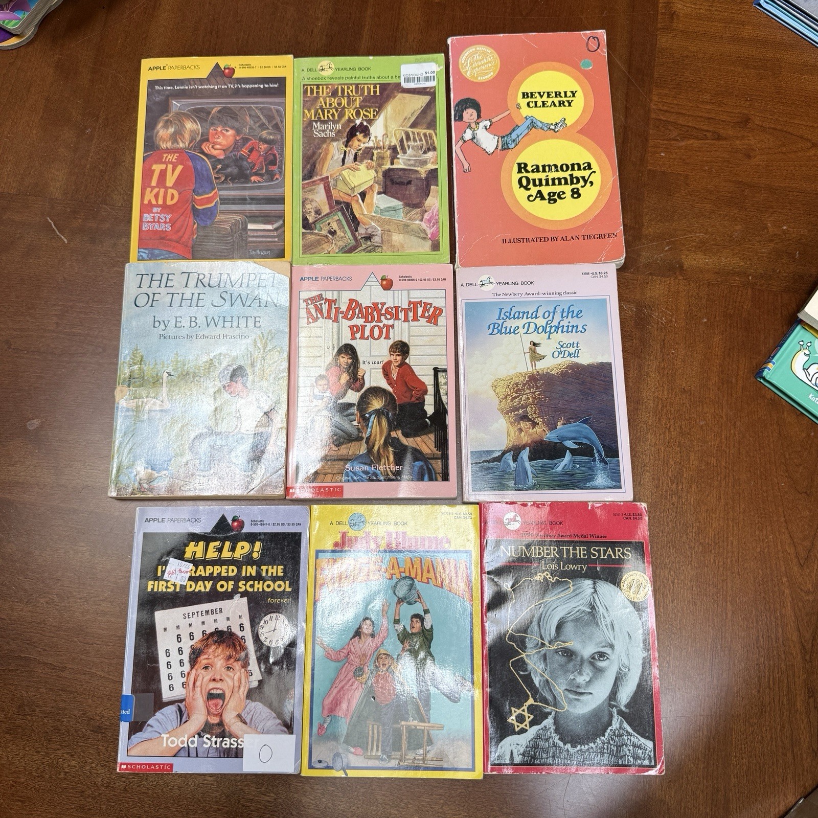Lot 22 Dell Yearling + Vintage Chapter Books Young Adult 1980s/90s