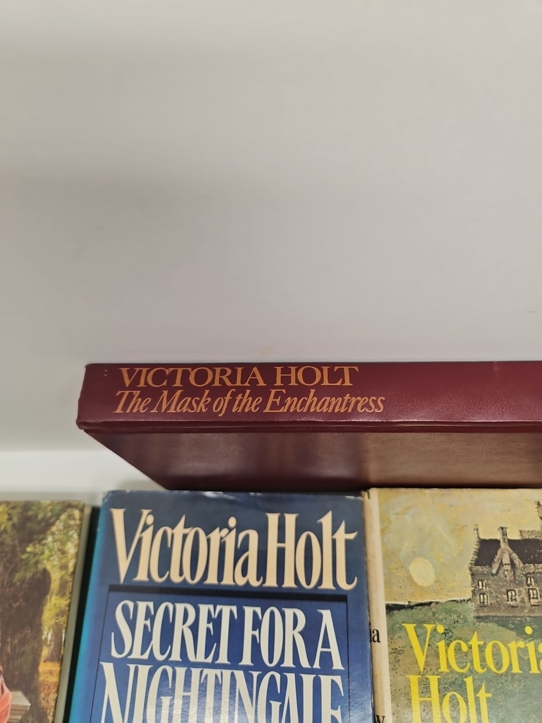 Lot of 8 Total Vintage Hardcover 5 Victoria Holt Gothic Romance And 3 Other