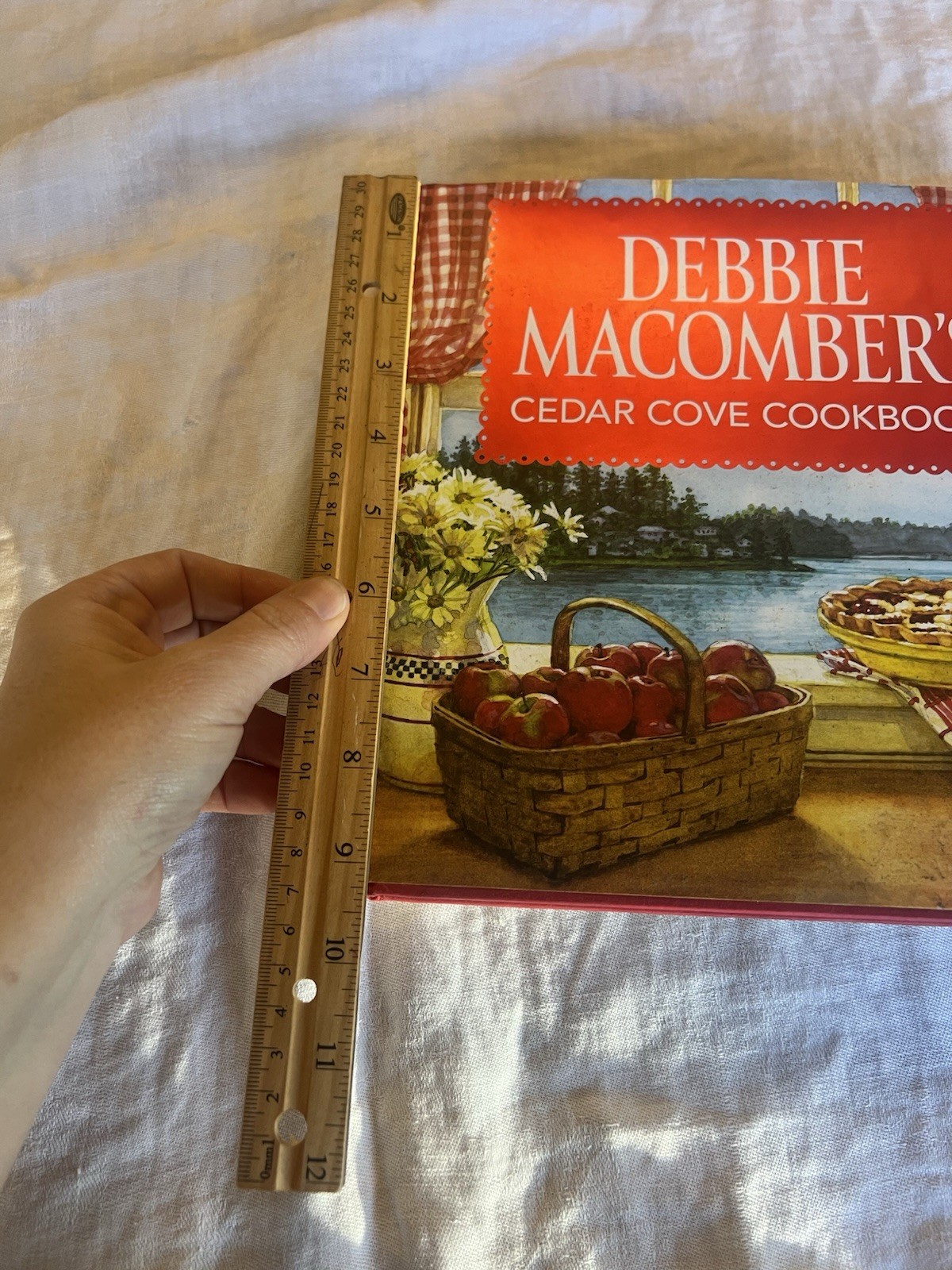 Set Of Two Debbie Macomber Cedar Cove Hardback Cookbooks