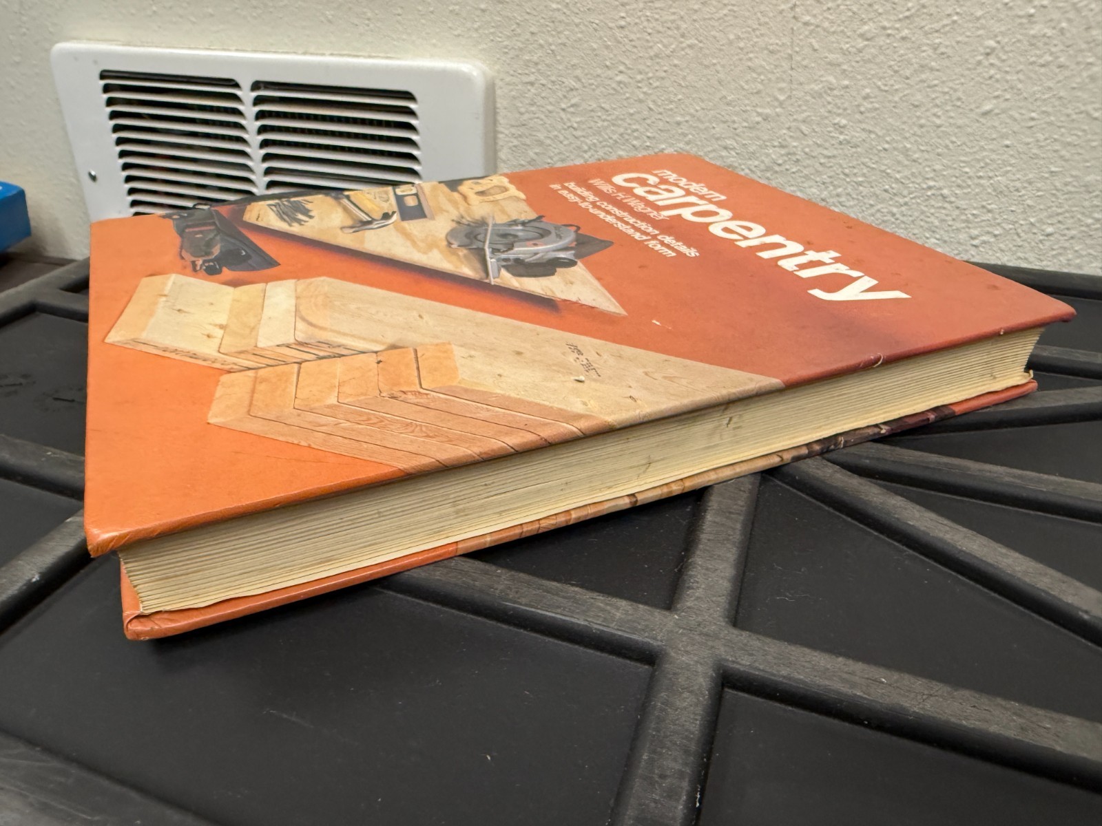 Modern Carpentry Willis H. Wagner 1983 Goodheart-Willcox Company, Inc. 592 pages
