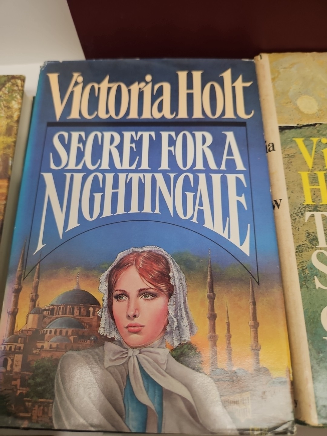 Lot of 8 Total Vintage Hardcover 5 Victoria Holt Gothic Romance And 3 Other